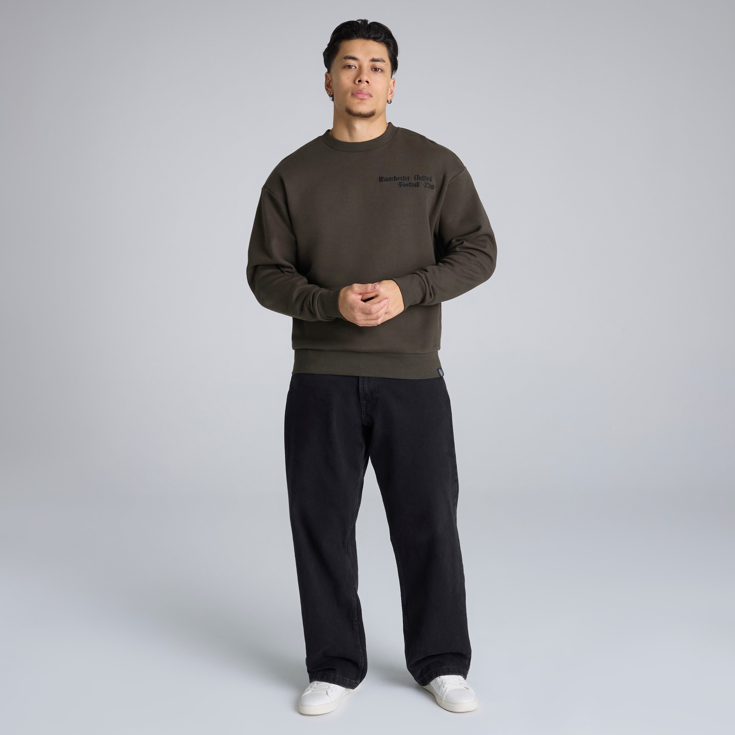 Manchester United Archive Sweatshirt Charcoal Detail [3-6]