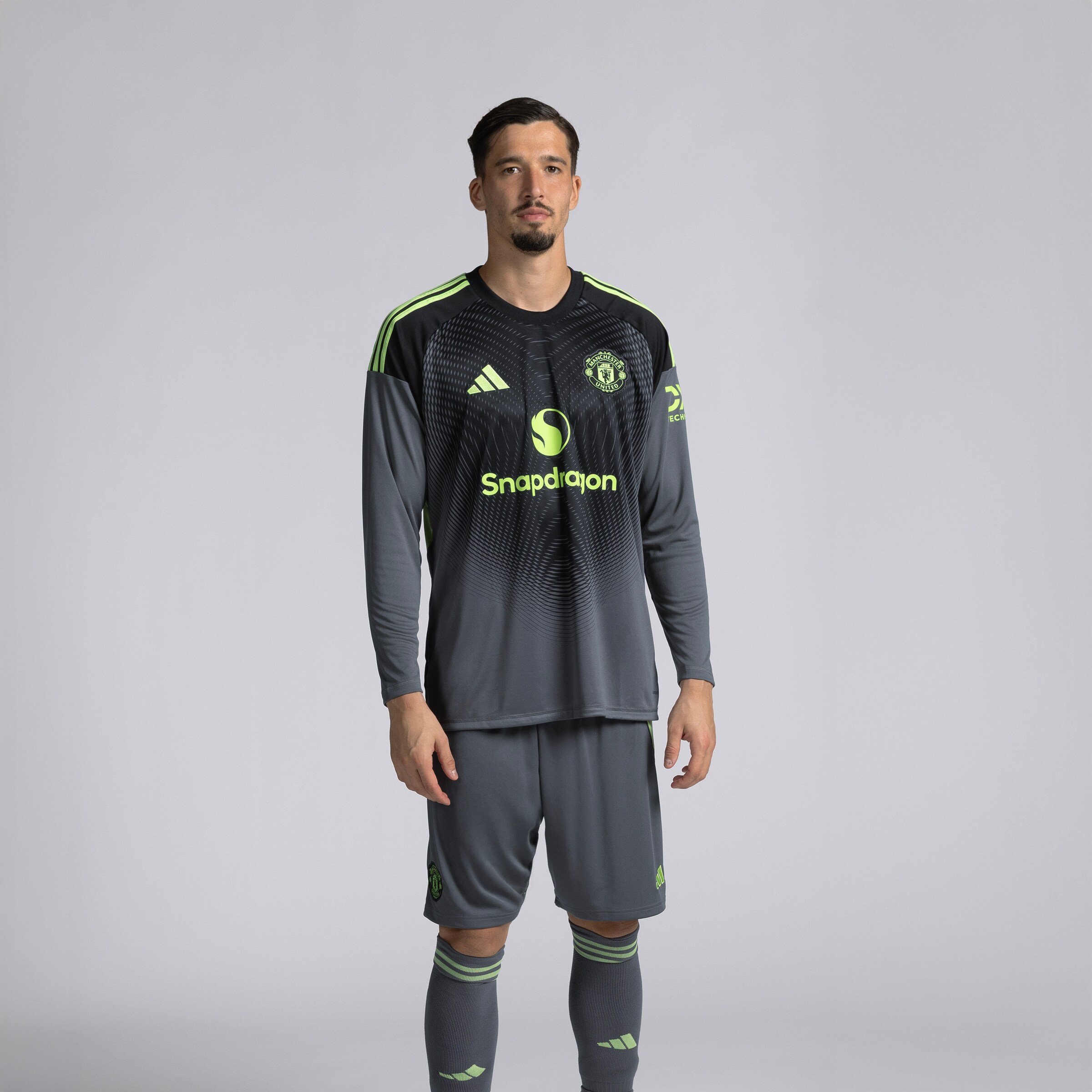 Manchester United 25/26 Goalkeeper Long Sleeve Shirt Vert Détail [3-5]