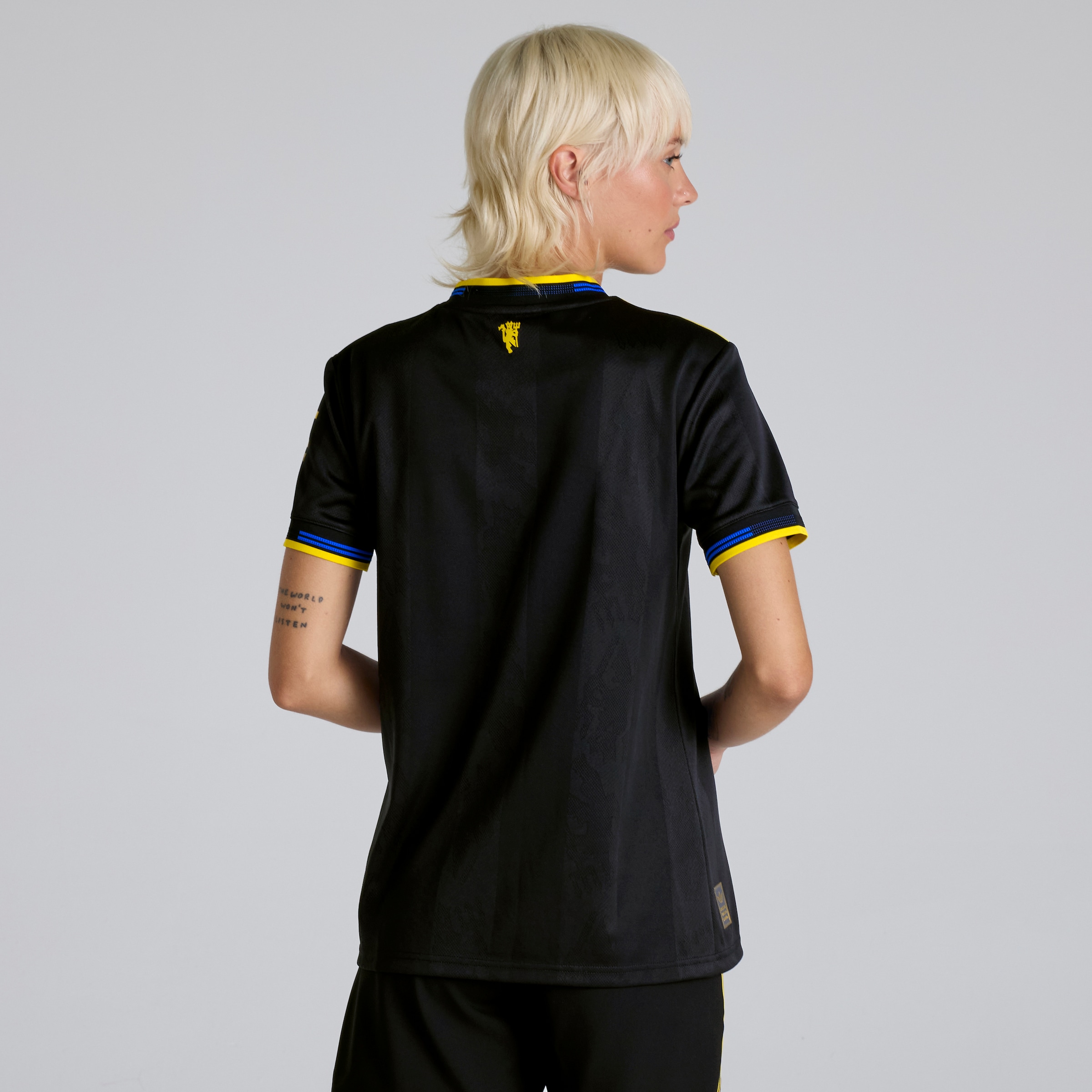Manchester United 25/26 Womens Third Authentic Jersey Black Detail [2-5]