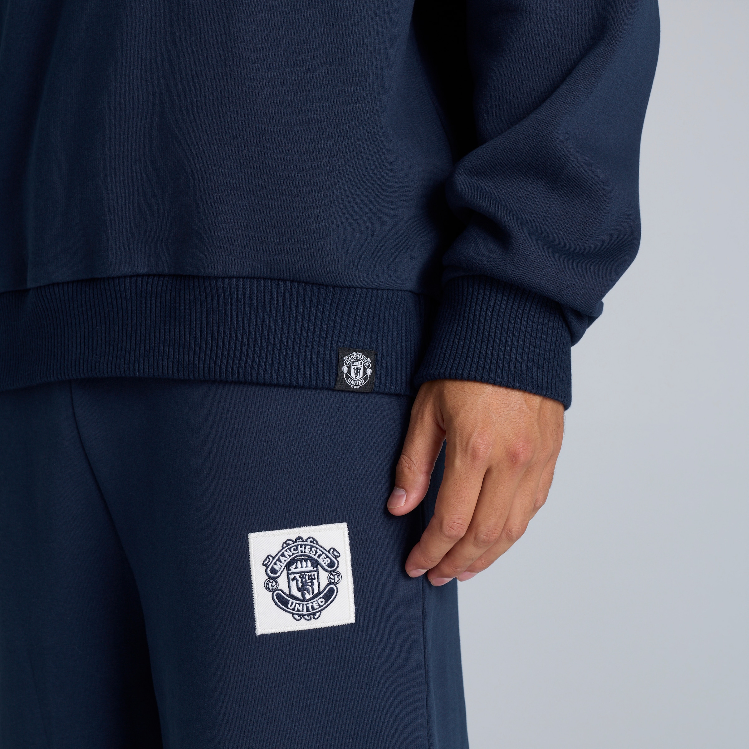 Manchester United Heritage Quarter Zip Sweatshirt Navy Navy blue Detail [4-5]