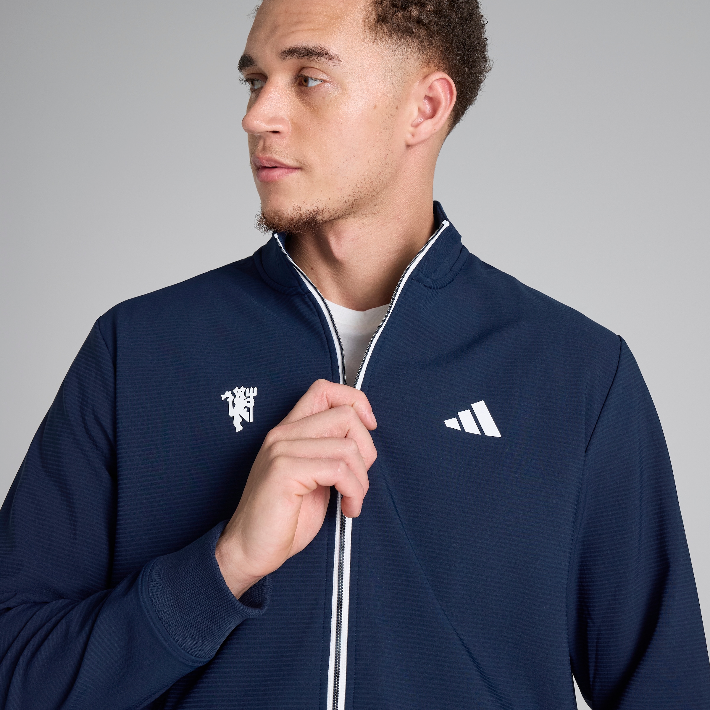 Manchester United x adidas Golf Ultimate365 Woven Jacket Navy Navy blue Detail [5-5]