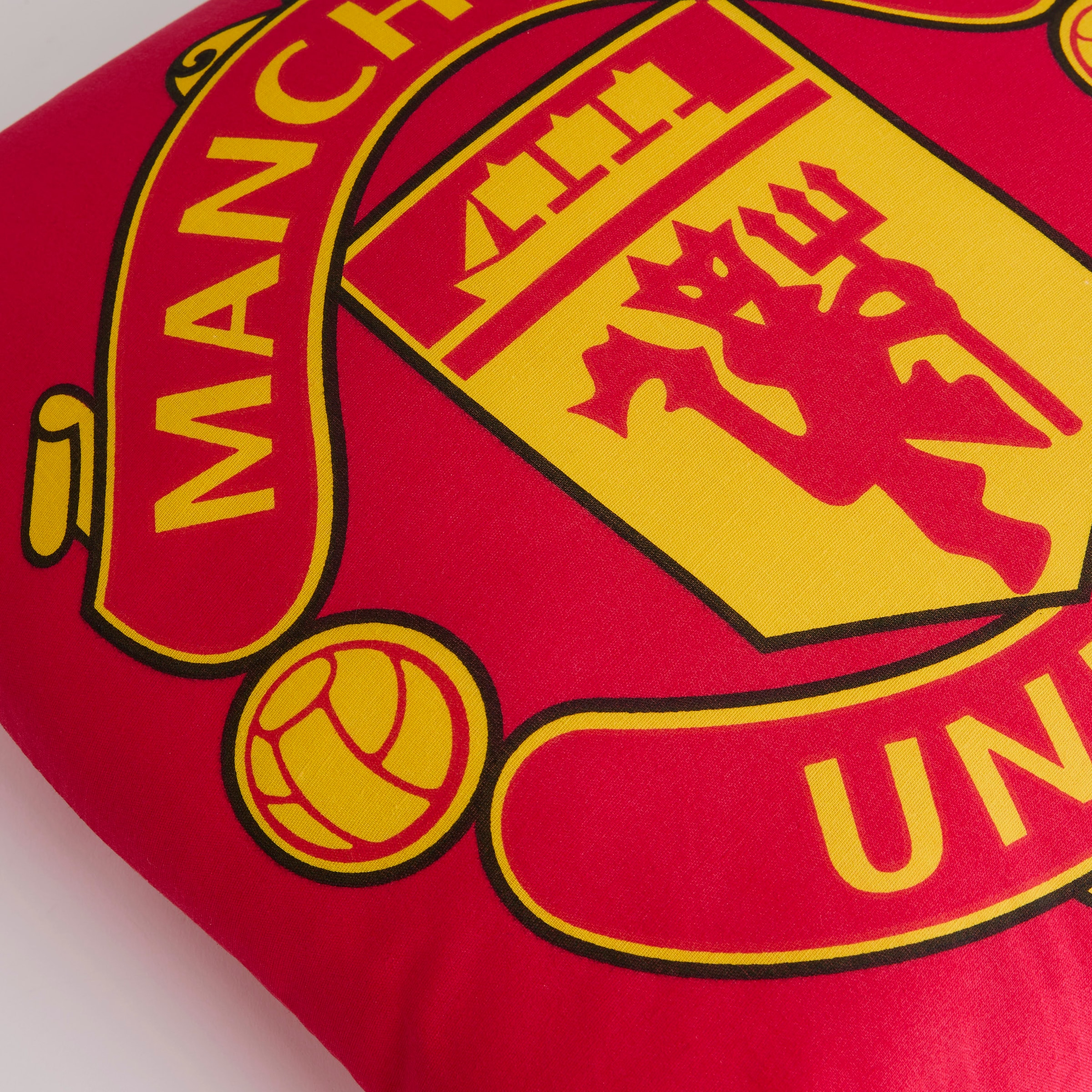 Manchester United Crest Cushion Red Red Detail [3-4]