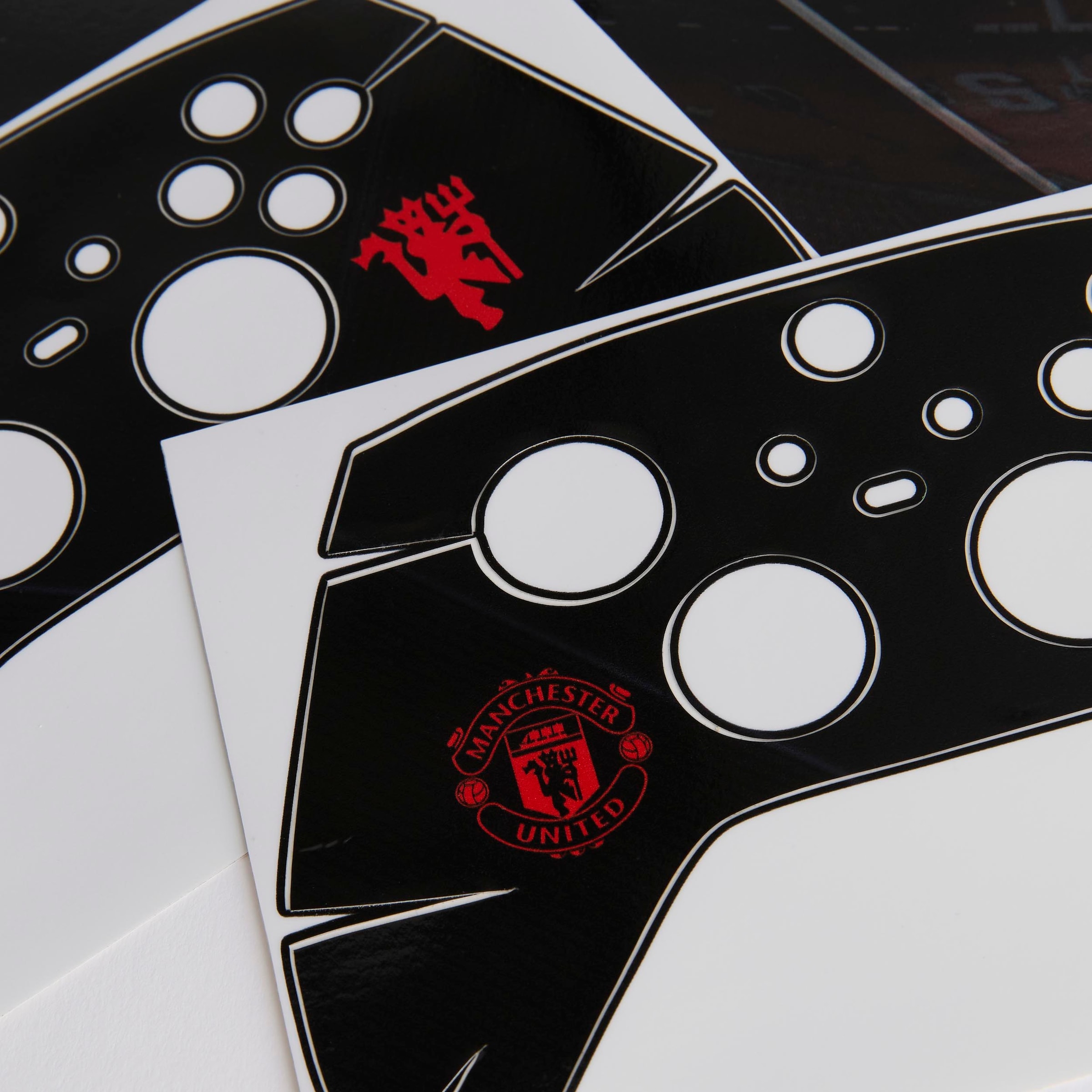 Manchester United Xbox Series X Console Skin Bundle Black Détail [2-4]