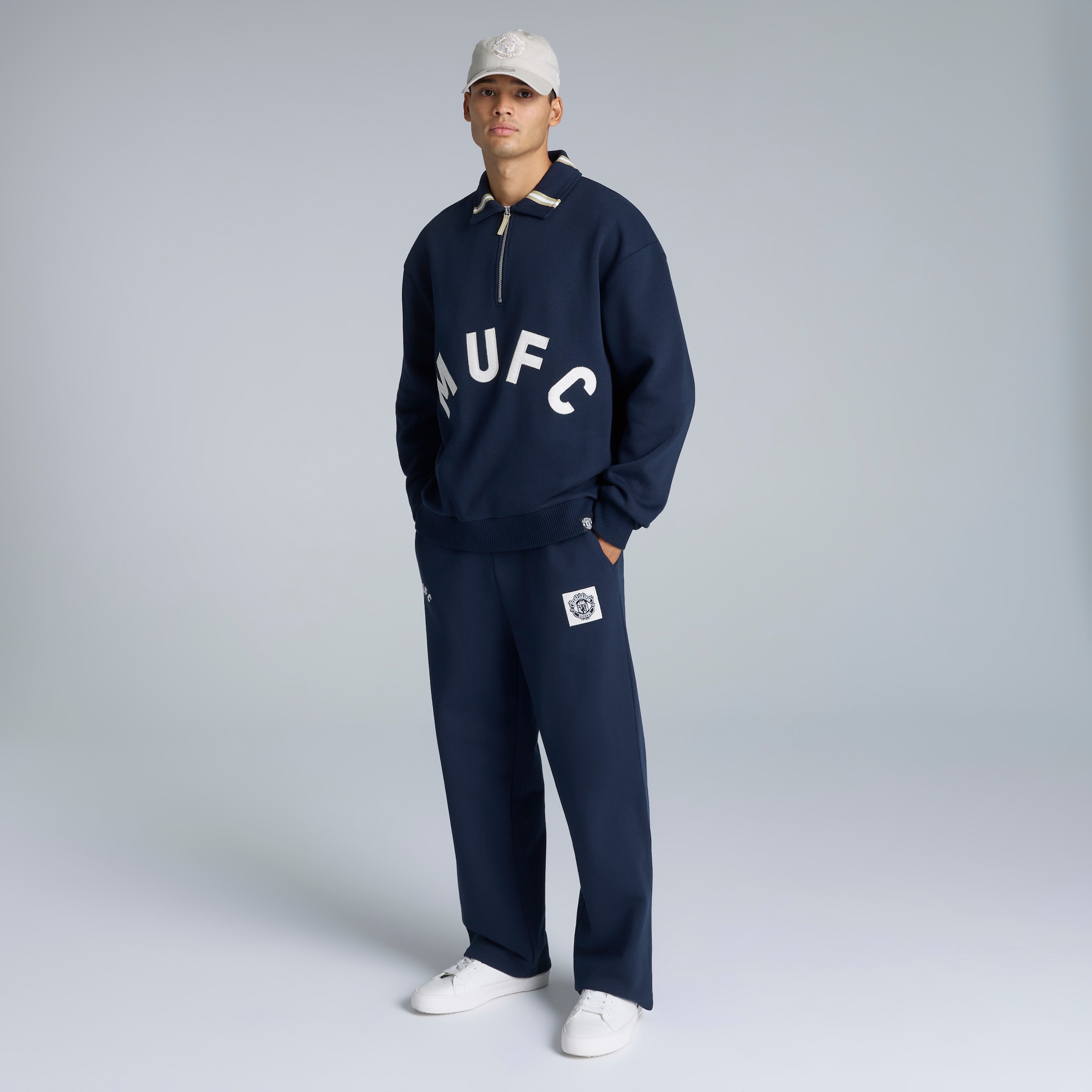 Manchester United Heritage Quarter Zip Sweatshirt Navy Navy blue Detail [3-5]
