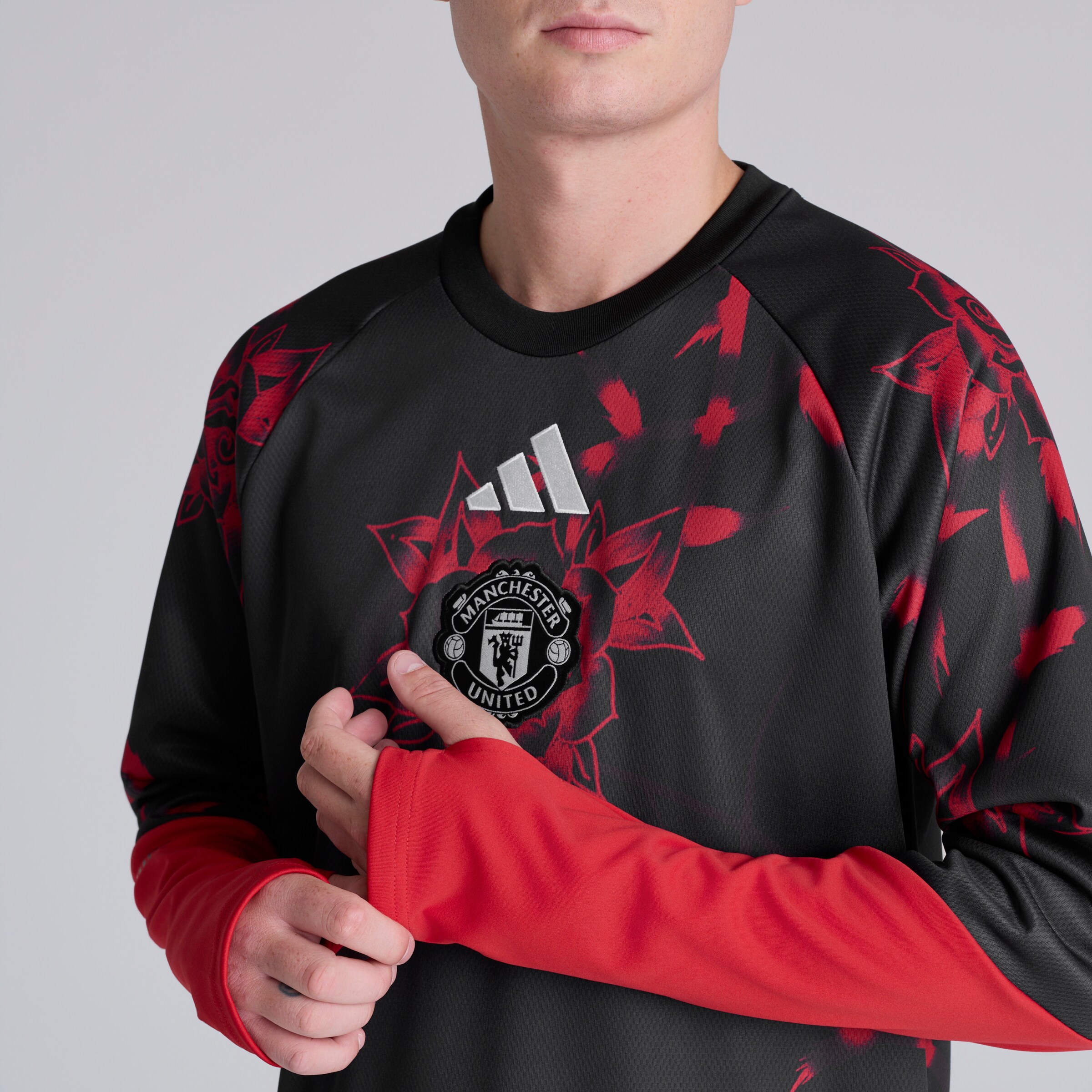 Manchester United 26/27 Home Pre Match Warm Top Red Detail [4-5]