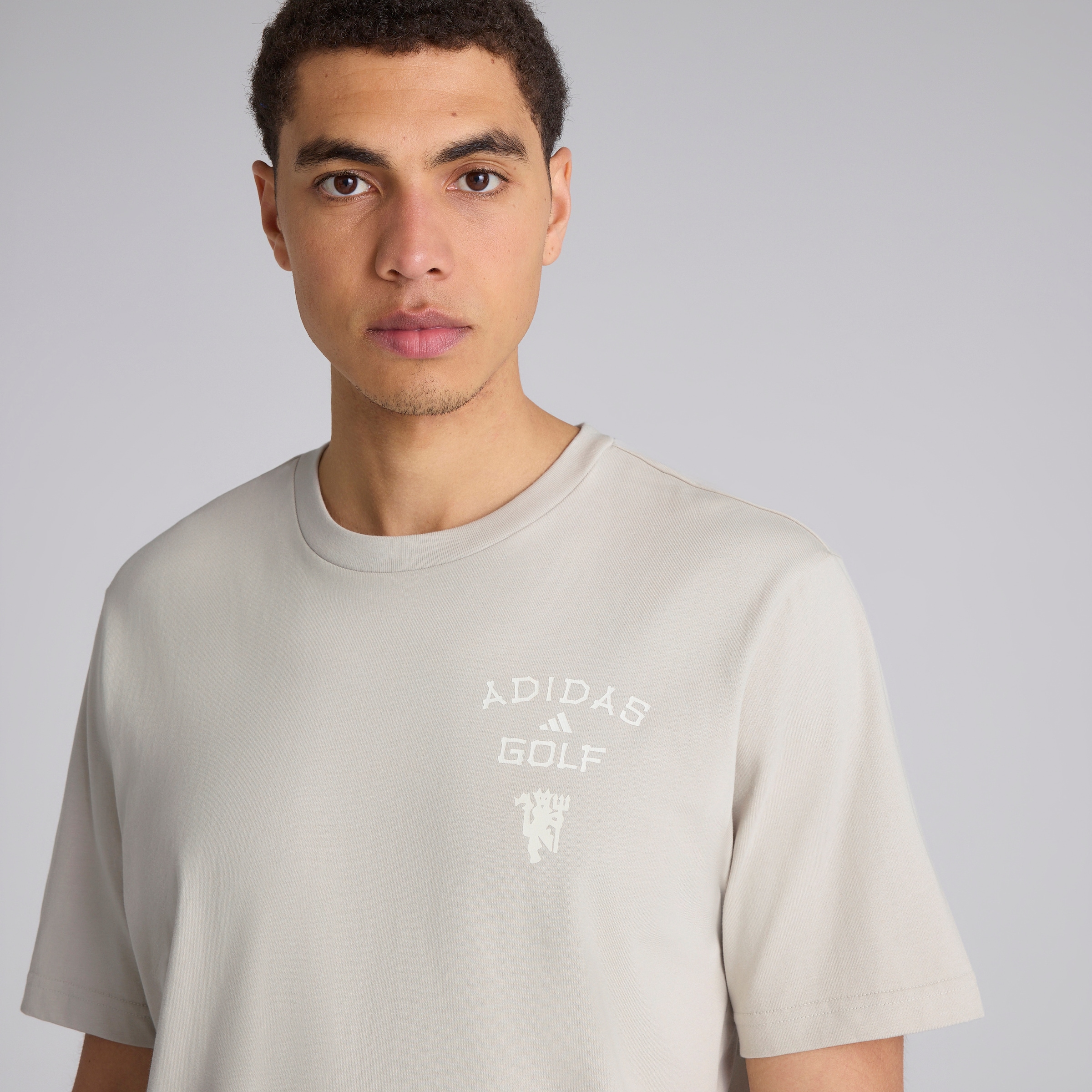 Manchester United x adidas Golf Chip in Paradise Graphic T-Shirt Beige White Detail [4-5]