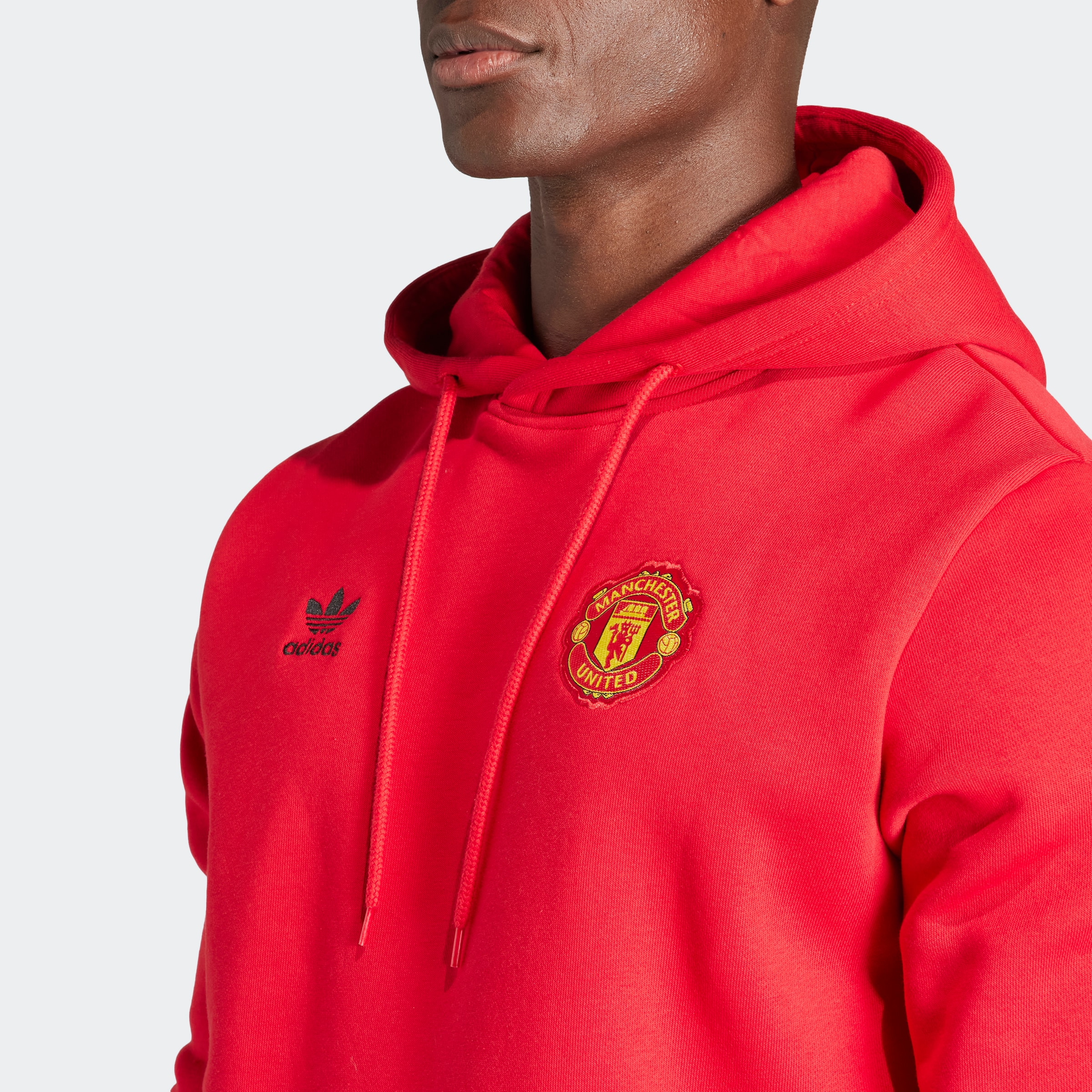 Manchester United Essentials Trefoil Hoodie Red Detail [3-4]