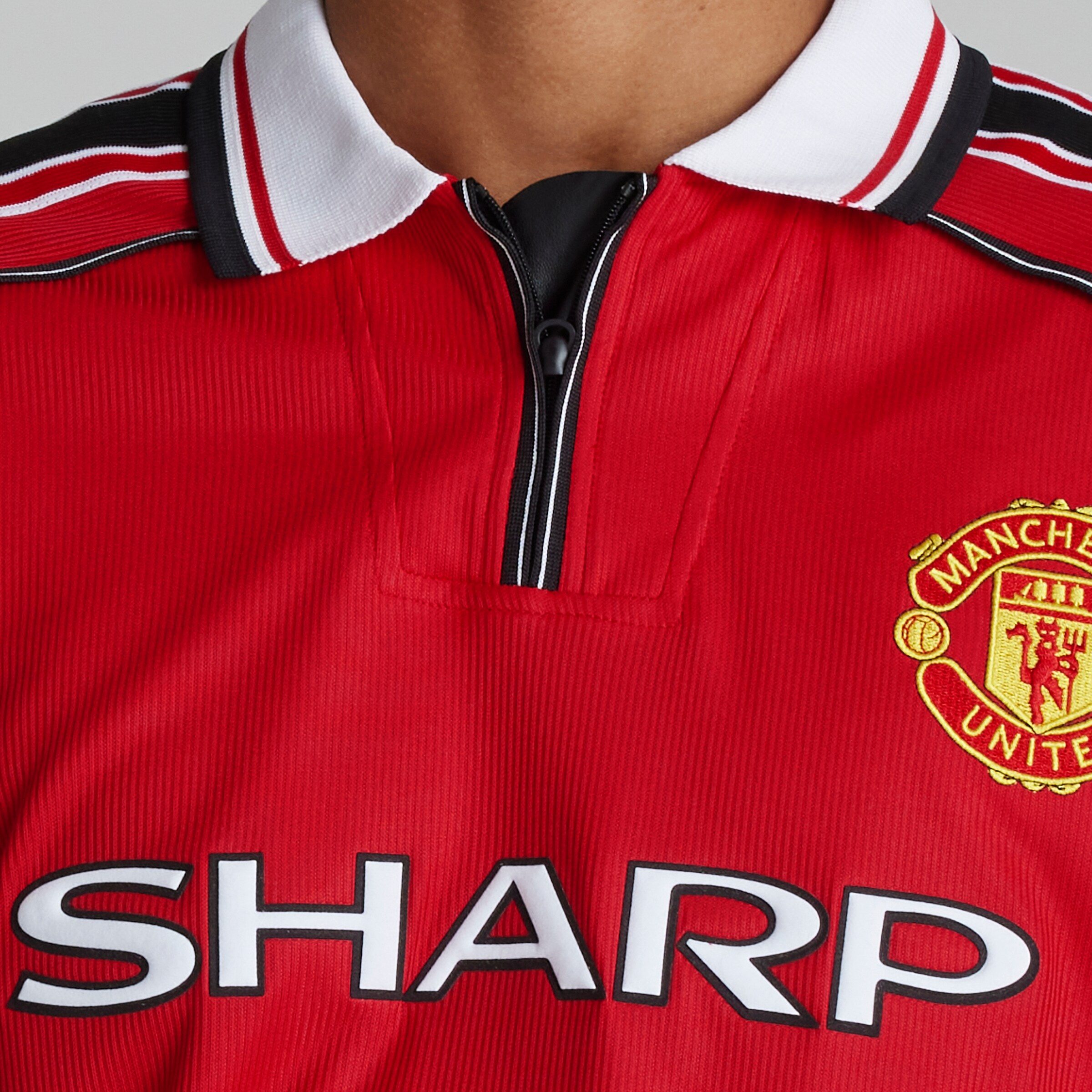 Manchester United 1998-00 Home Shirt Red Rouge Détail [6-6]