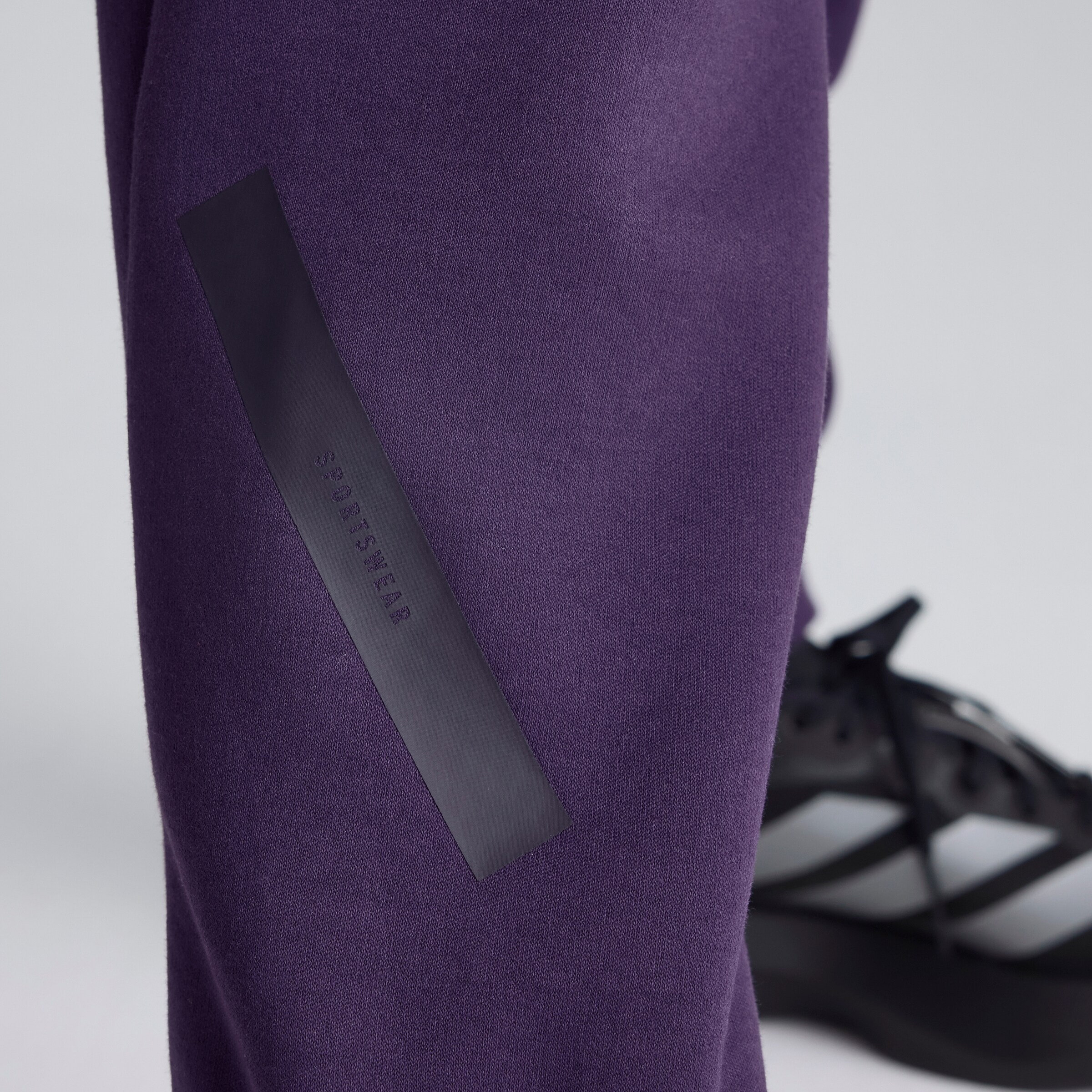 Manchester United x adidas Kids Z.N.E. Tapered Tracksuit Bottoms Purple Purple Detail [4-6]