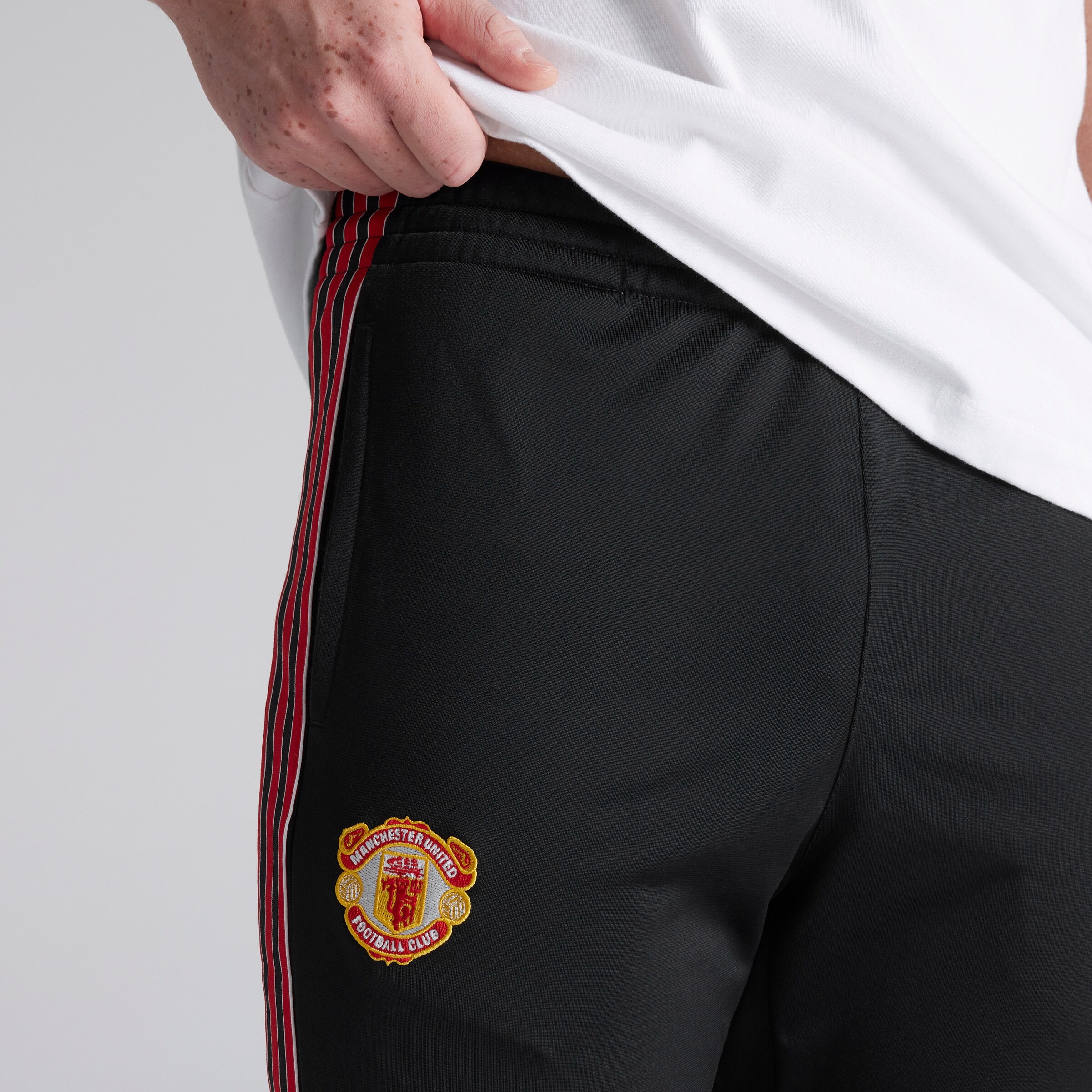 Manchester United x adidas Bring Back 1991 Track Pants Black Black Detail [5-12]
