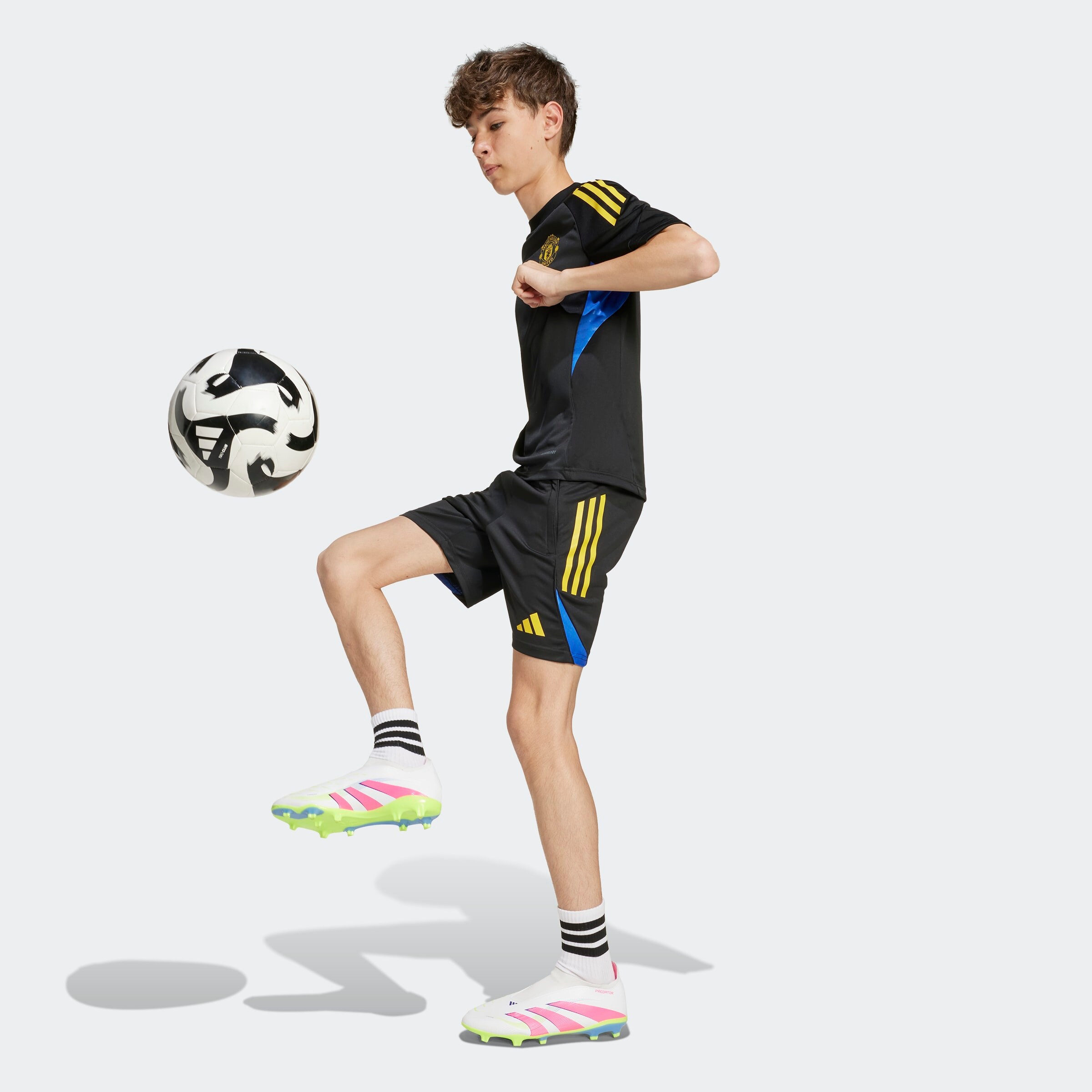 Manchester United Tiro 25 Competition Training Shorts Kids Negro Detalle [3-7]