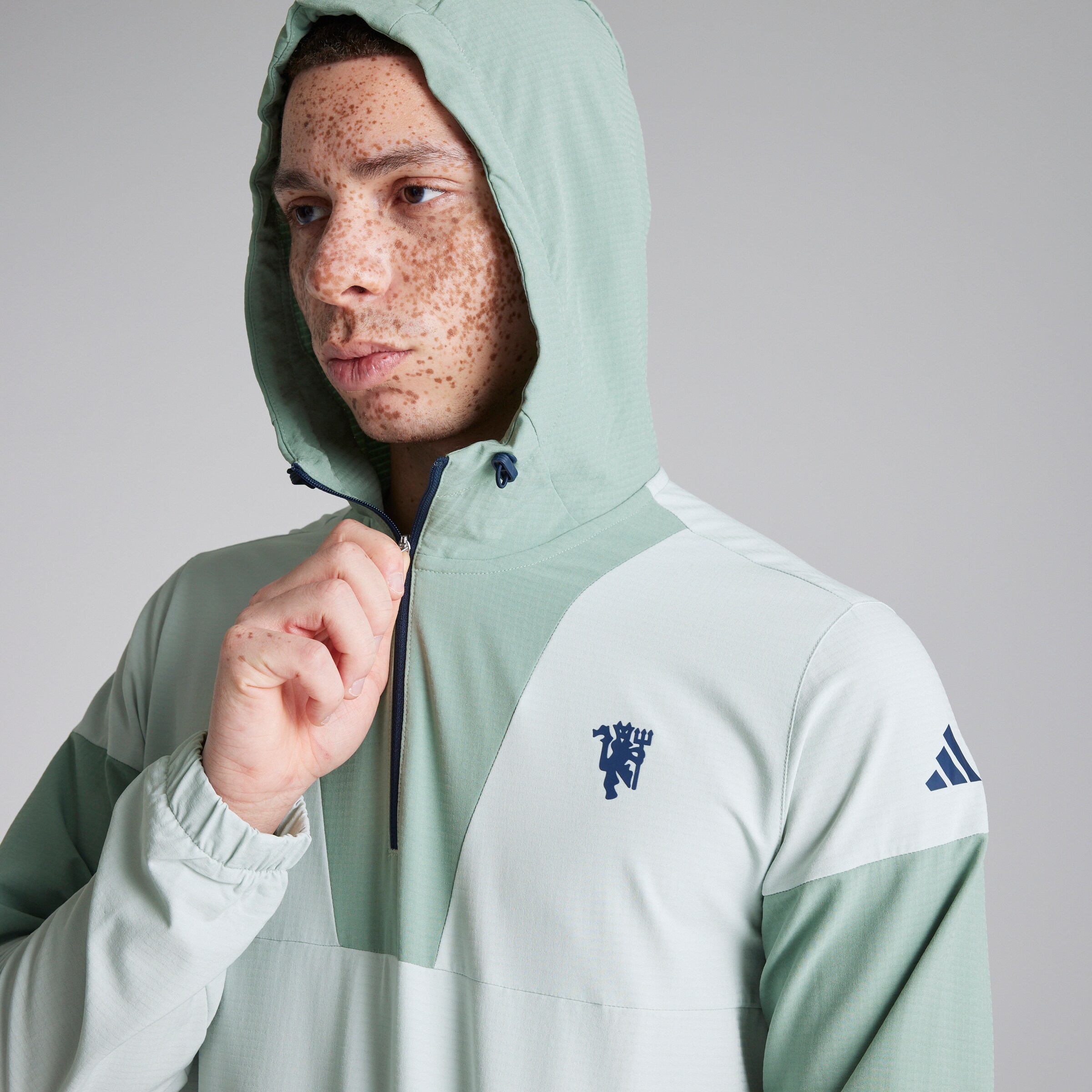 Manchester United x adidas Golf Ultimate365 Anorak Green Green Detail [5-5]