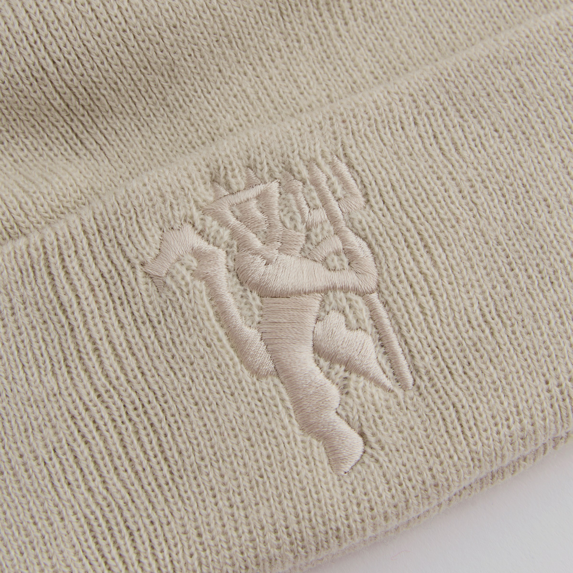 Manchester United x New Era Tonal Devil Cuff Beanie Stone Detail [3-4]