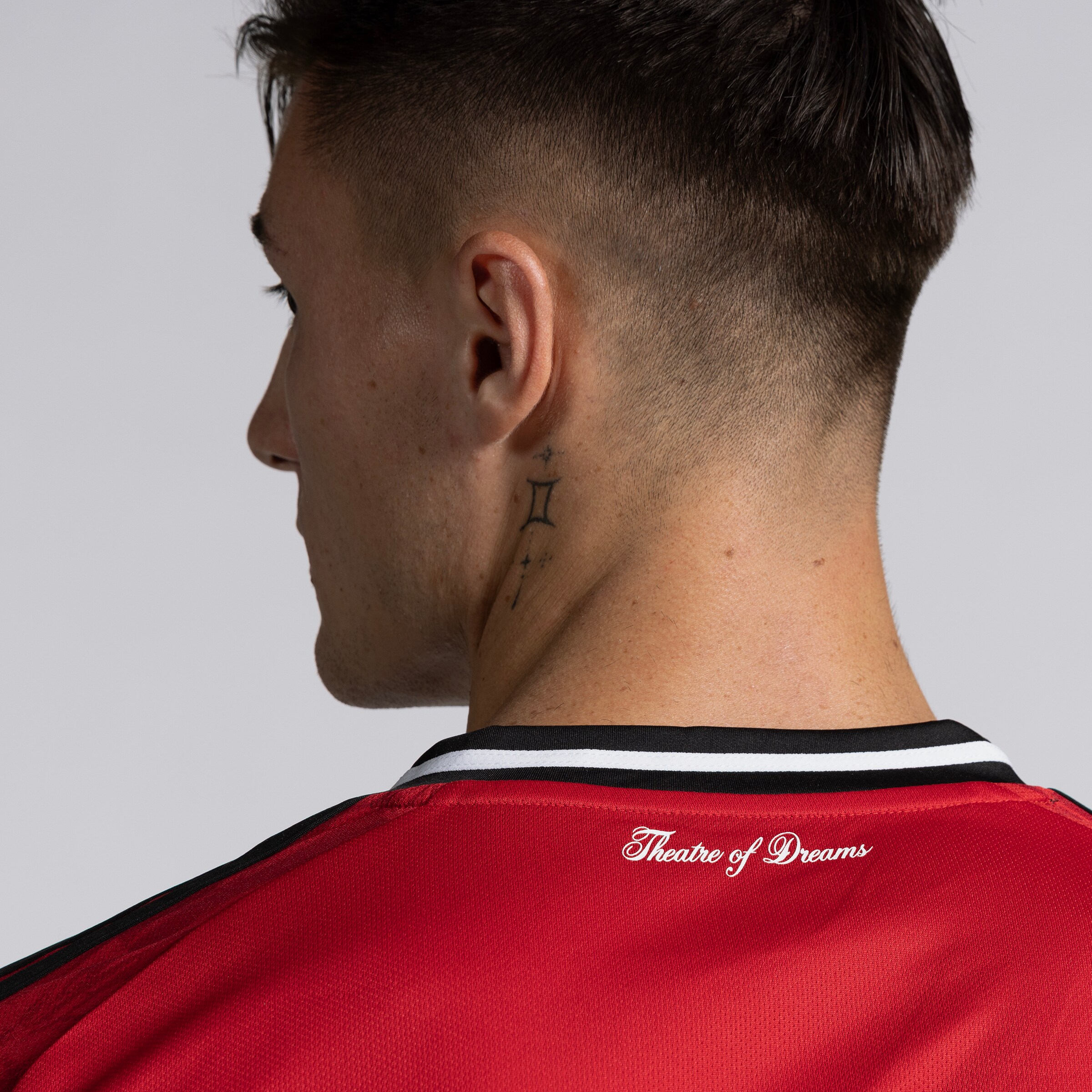 Manchester United 25/26 Home Jersey with Sesko 30 Club Printing Rouge Détail [5-5]