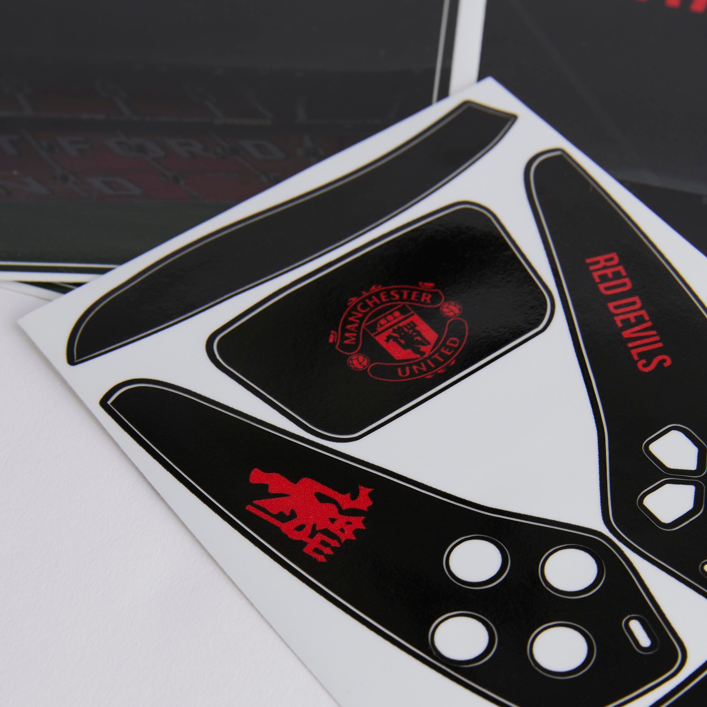 Manchester United PS5 Disc Digital (Original) Console Skin Bundle Black Black Detail [2-4]