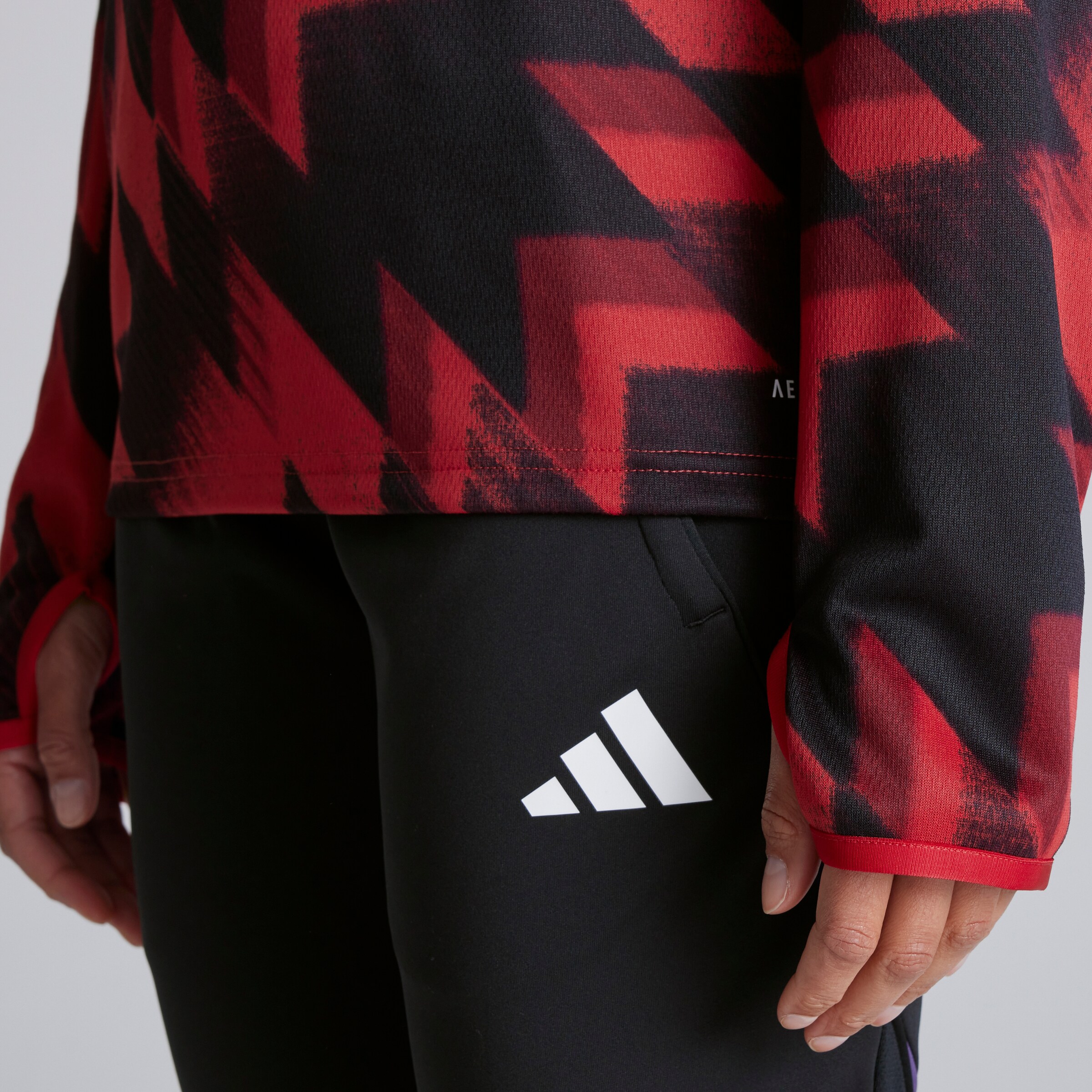 Manchester United 25/26 Pre-Match Warm Top Red Detail [5-5]