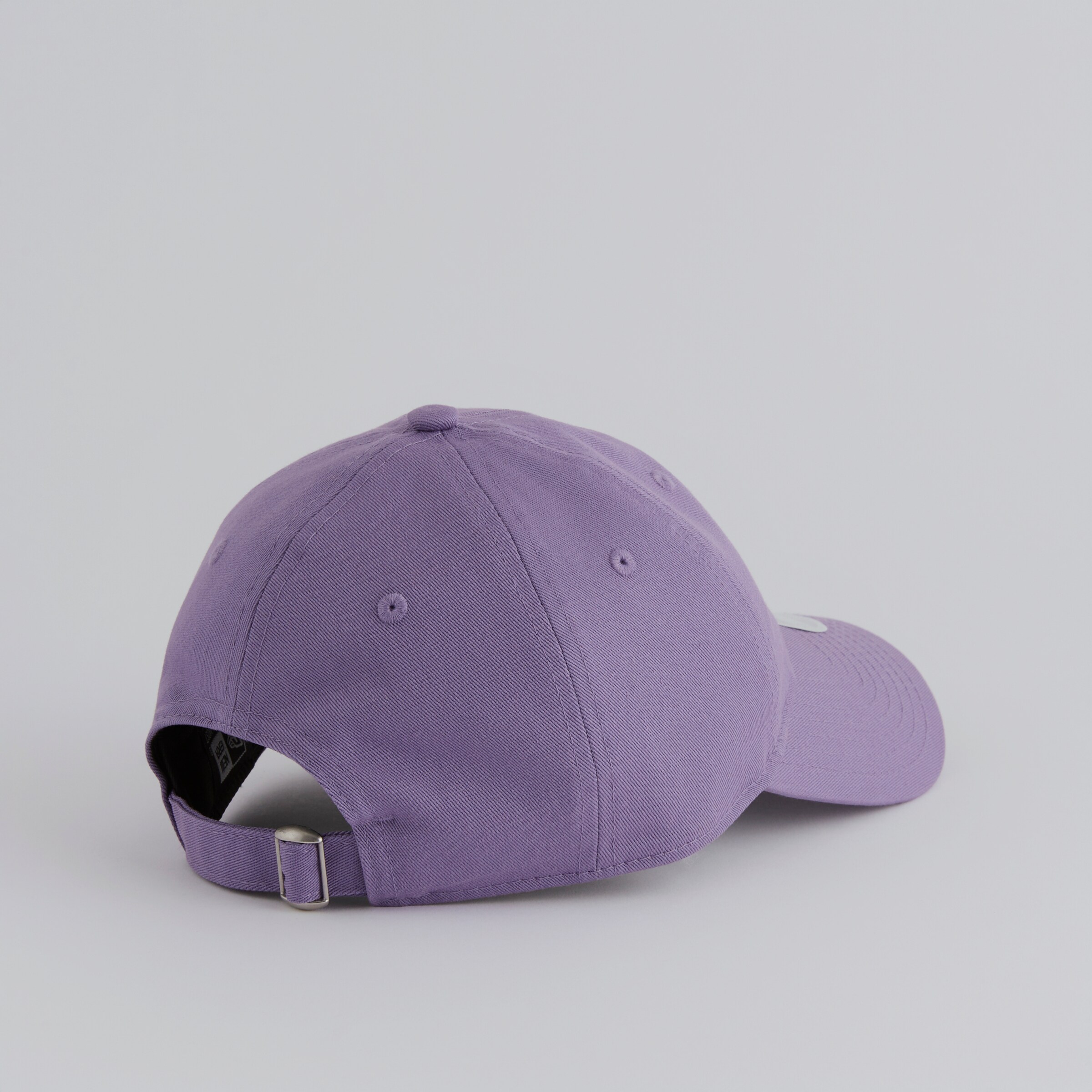 Manchester United x New Era Womens Devil 9Twenty Cap Purple Purple Detail [4-5]