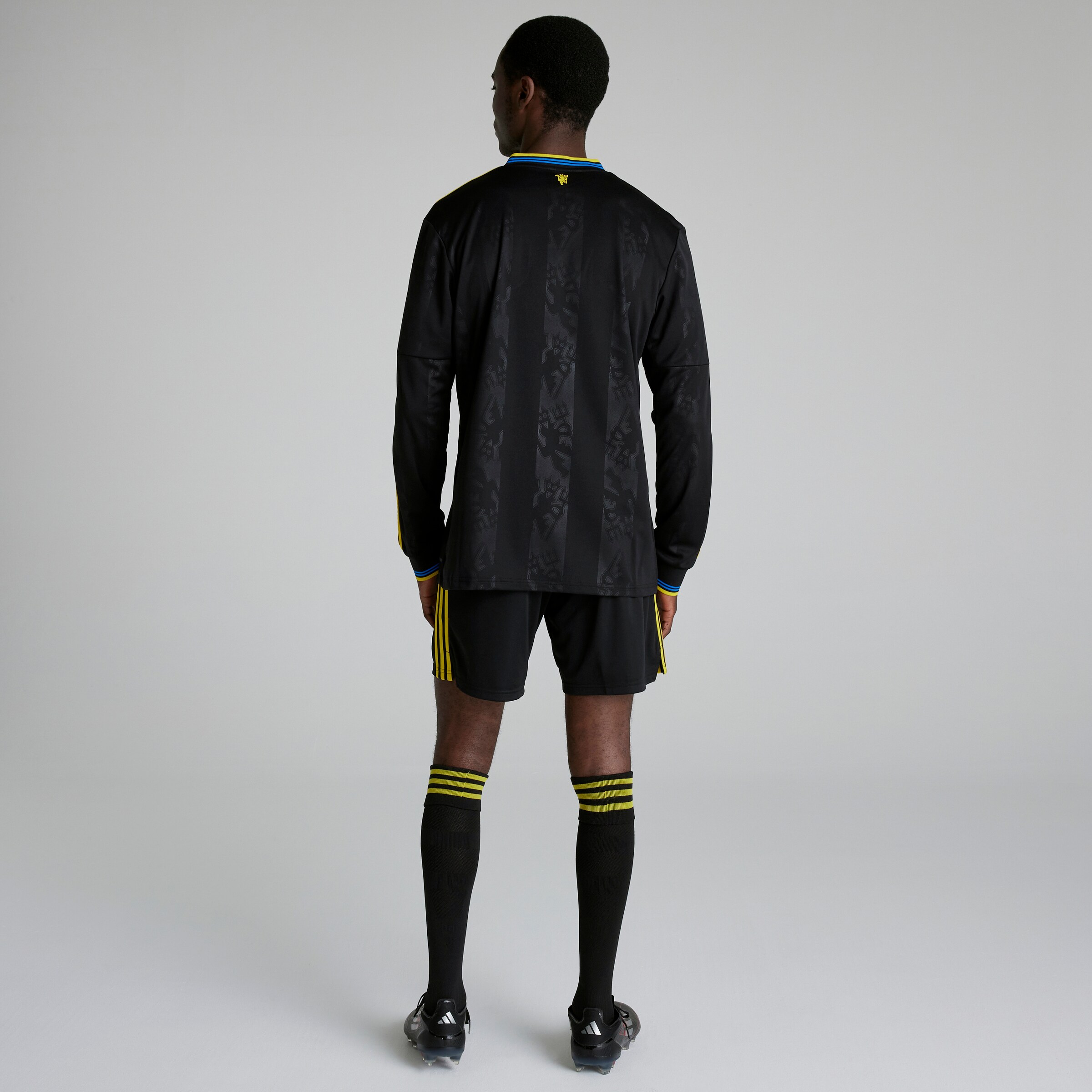 Manchester United 25/26 Third Shorts Noir Détail [2-8]