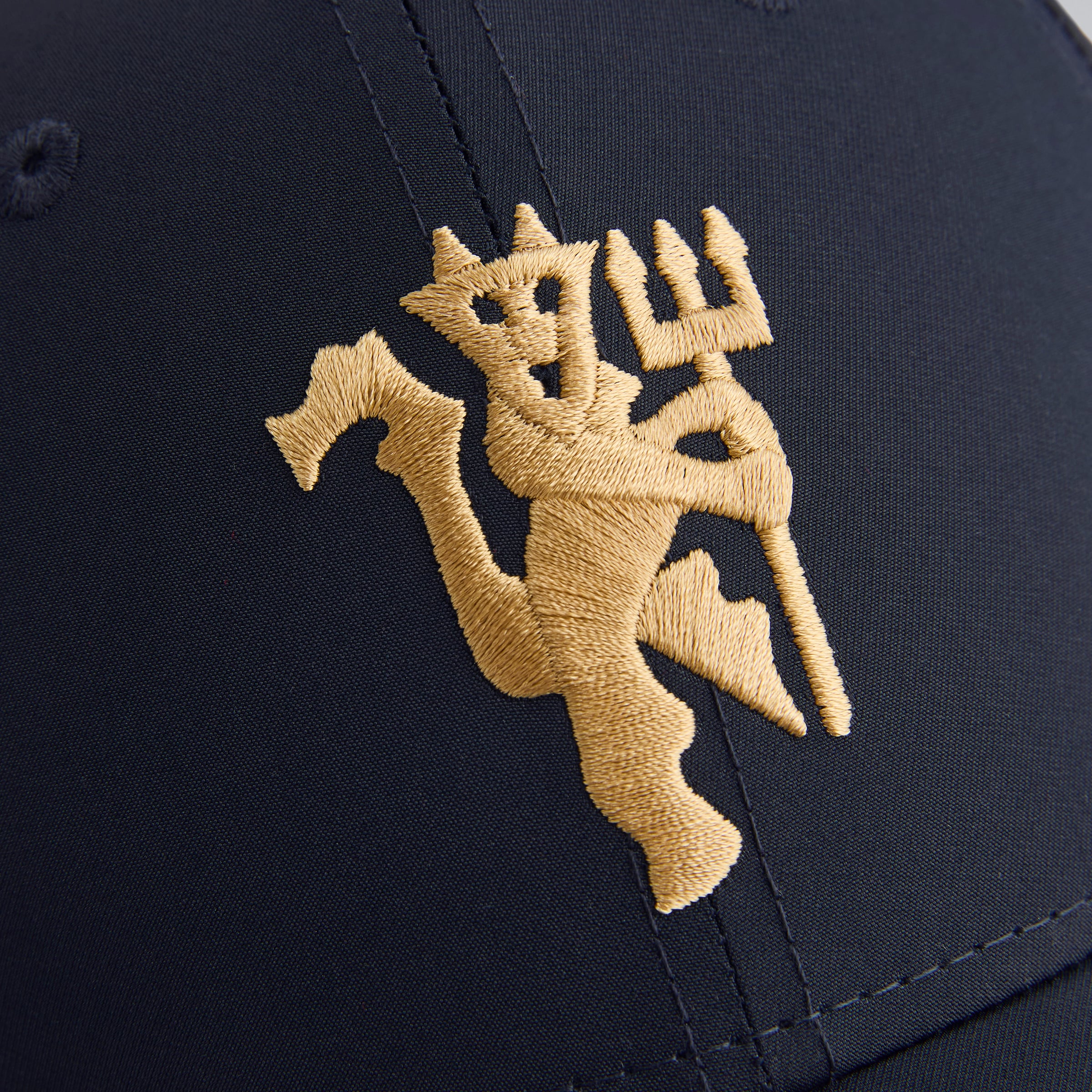 Manchester United x New Era 9Forty Gold Devil Cap Navy Navy blue Detail [5-5]