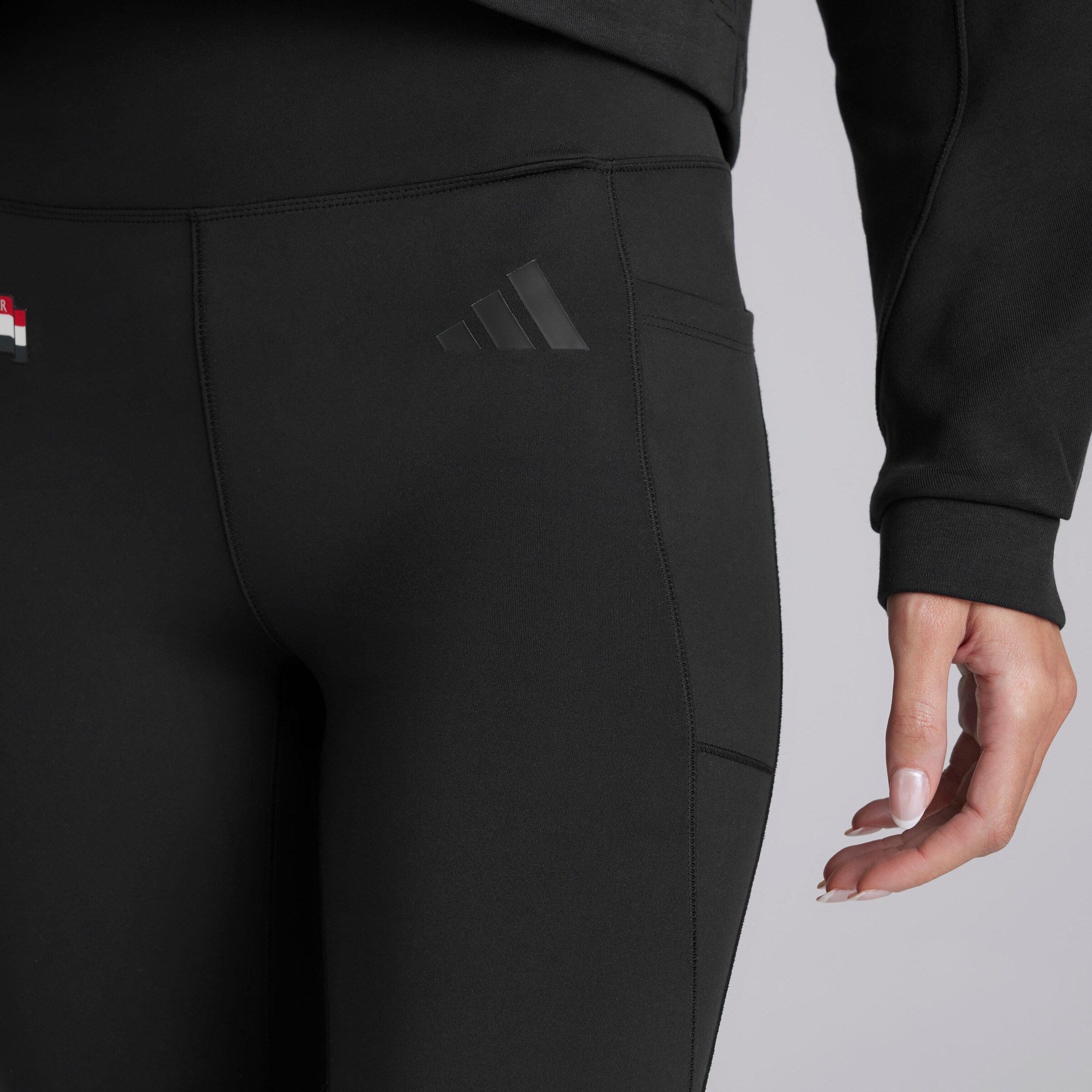 Manchester United x adidas Womens City Escape Legging Black Black Detail [5-5]