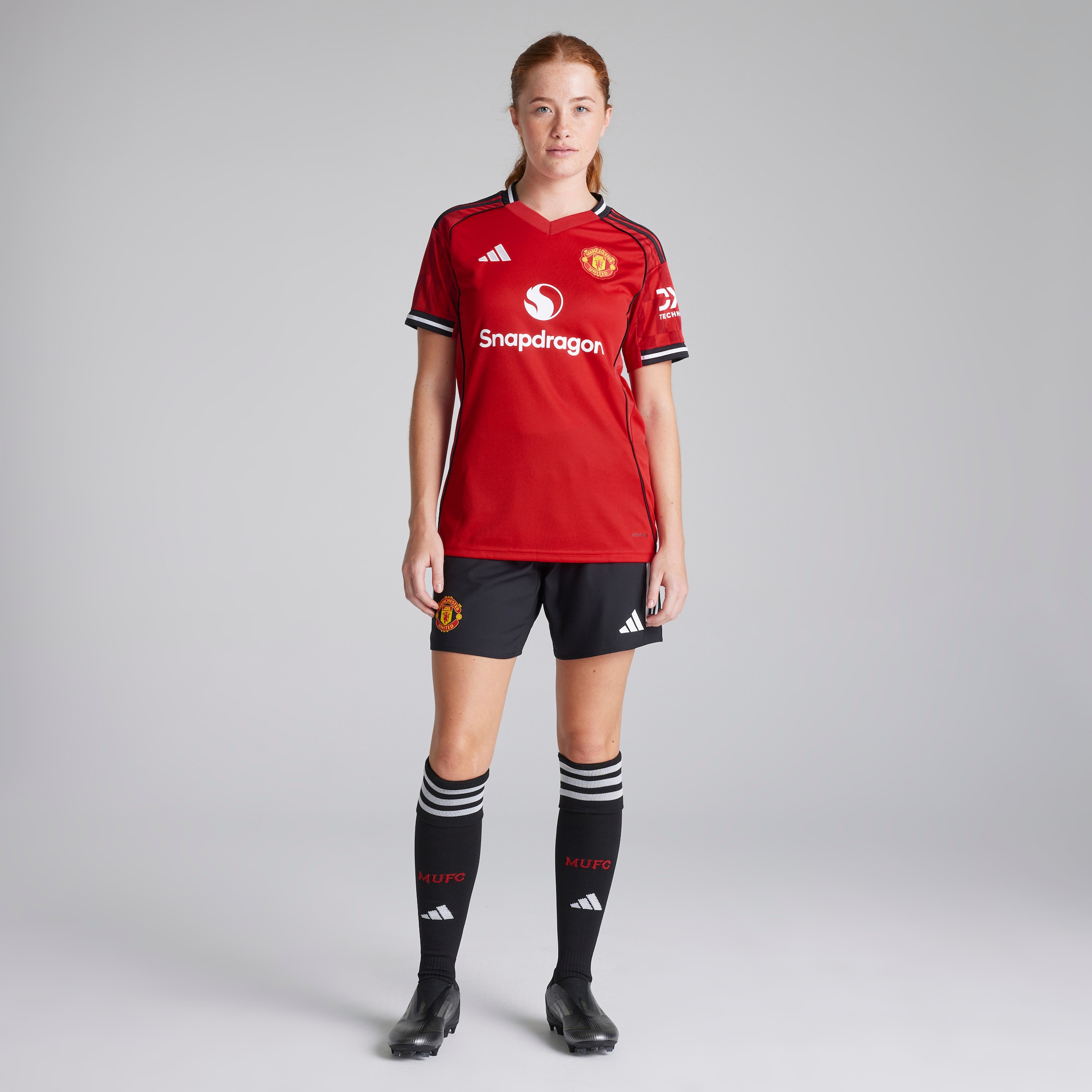 Manchester United Womens 25/26 Home Jersey Red Detail [3-5]