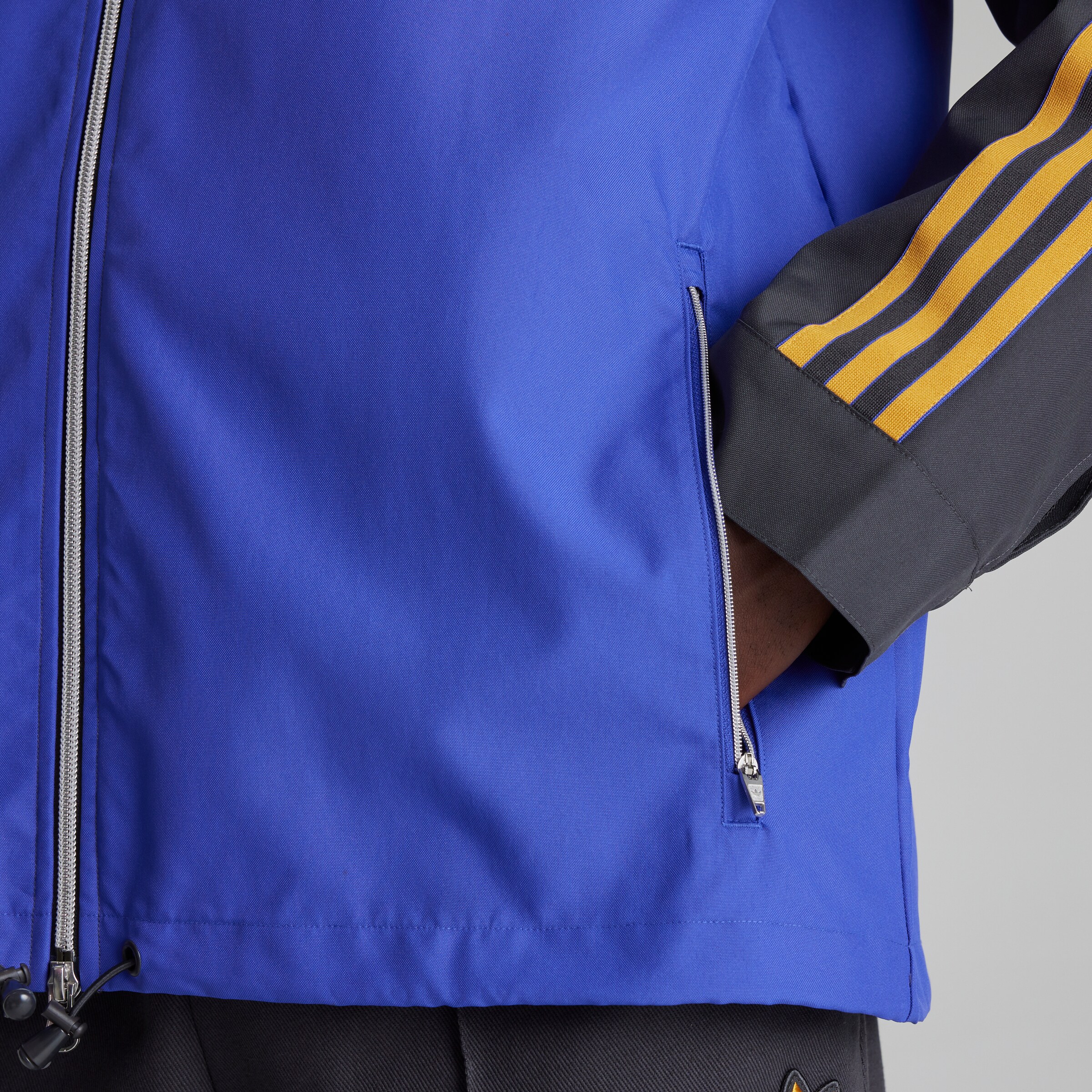 Manchester United Terrace Icons Parka Black Detail [5-6]