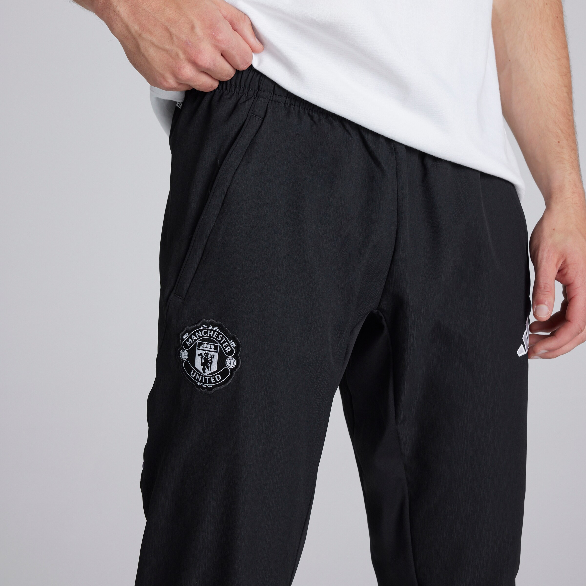 Manchester United Tiro 25 Competition Presentation Tracksuit Bottoms Noir Détail [5-7]