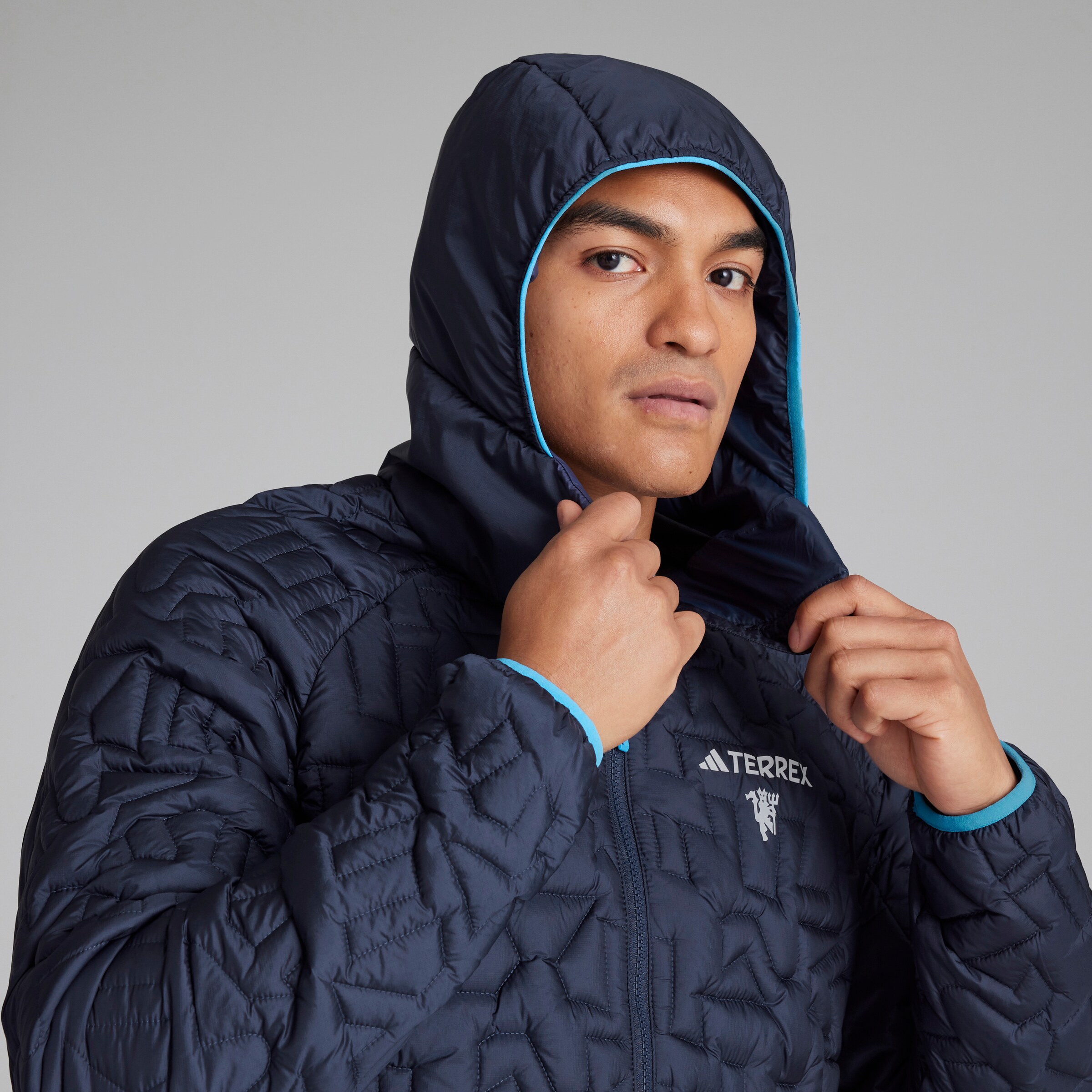Manchester United x adidas Mens Terrex Xperior PrimaLoft Jacket Navy Navy blue Detail [4-6]