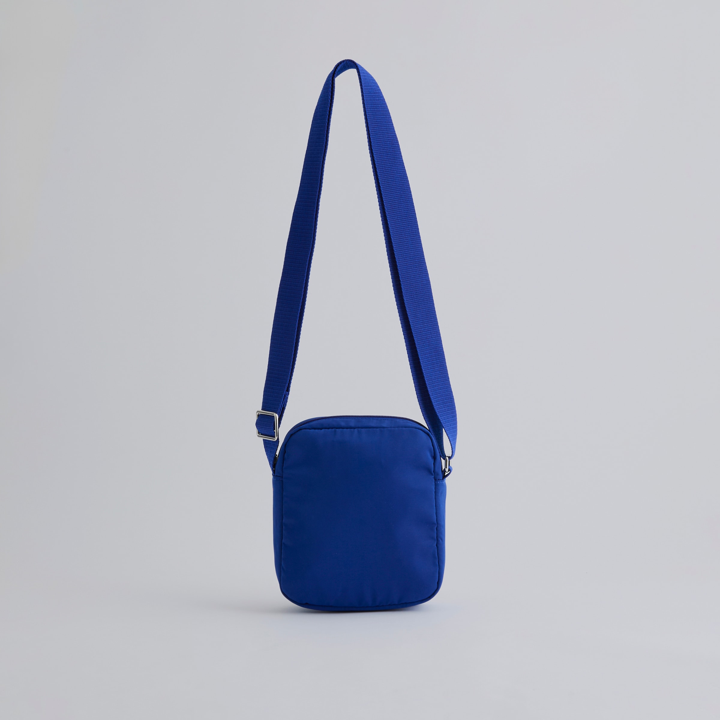 Manchester United x adidas Away Festival Bag Blue 蓝色 细节 [2-4]