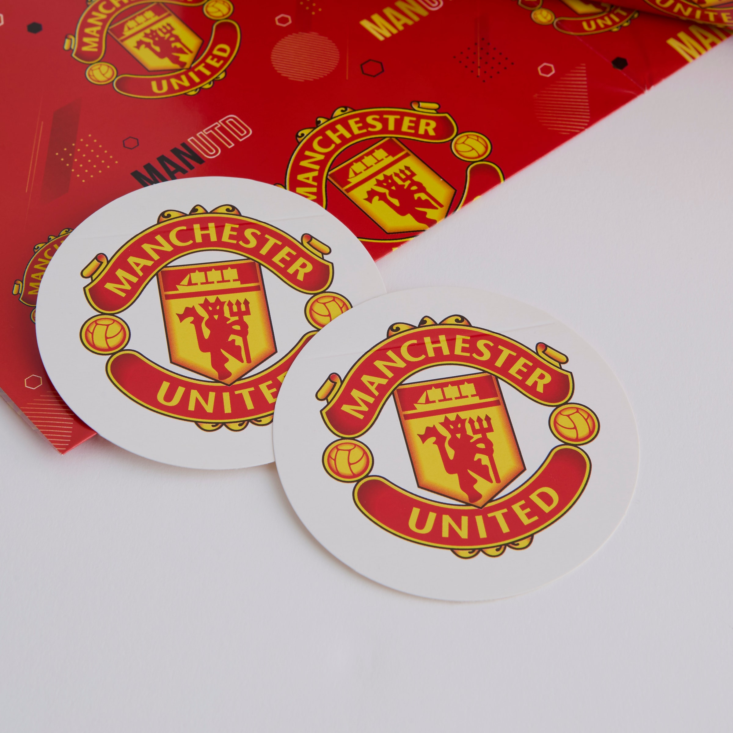 Manchester United Gift Wrap 2 Sheet & Tag Set Red Red Detail [3-4]