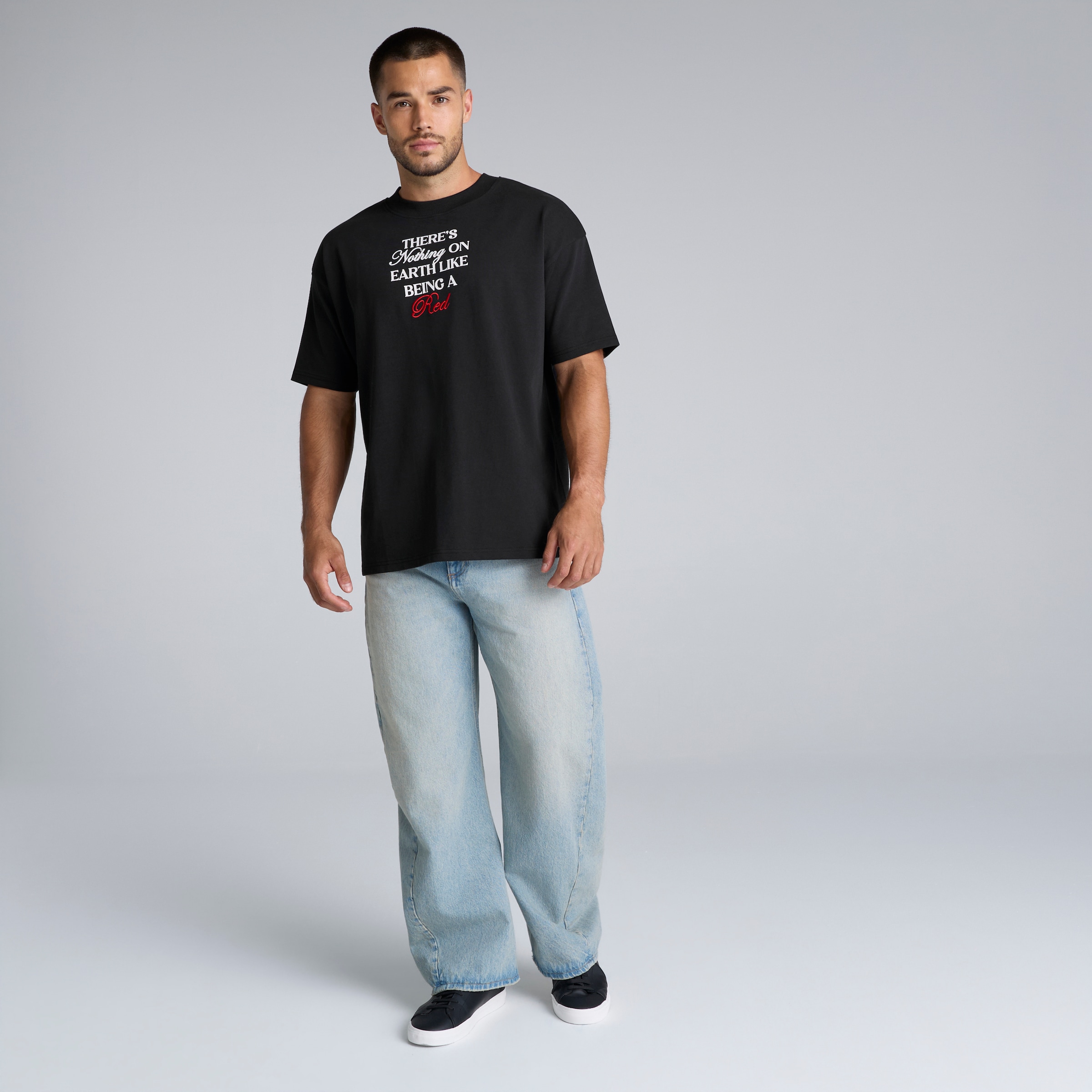 Manchester United There's Nothing on Earth Like Being a Red Print T-Shirt Black Negro Detalle [3-5]
