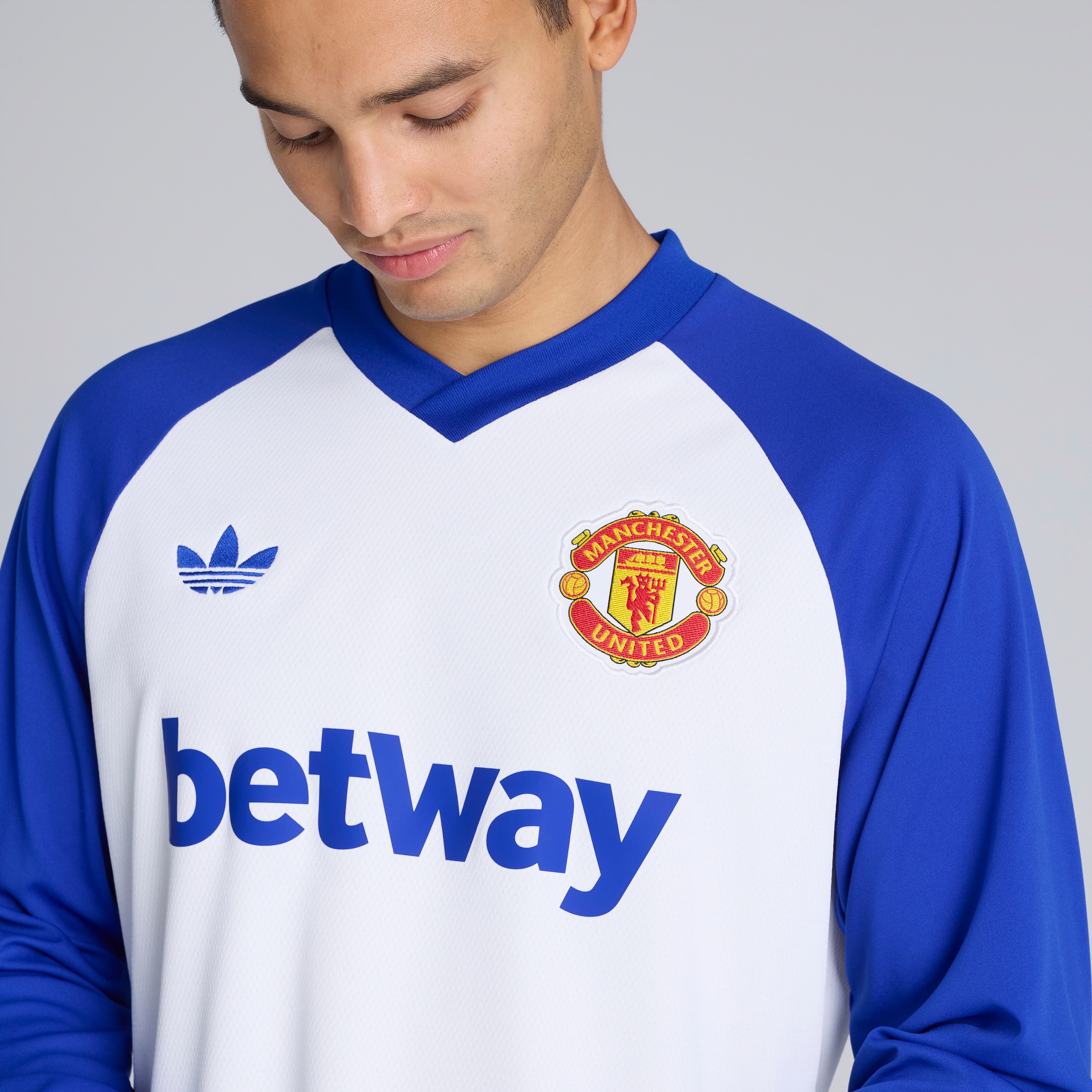 Manchester United 26/27 Away Pre Match Warm Top (Sponsored) White Detail [4-5]