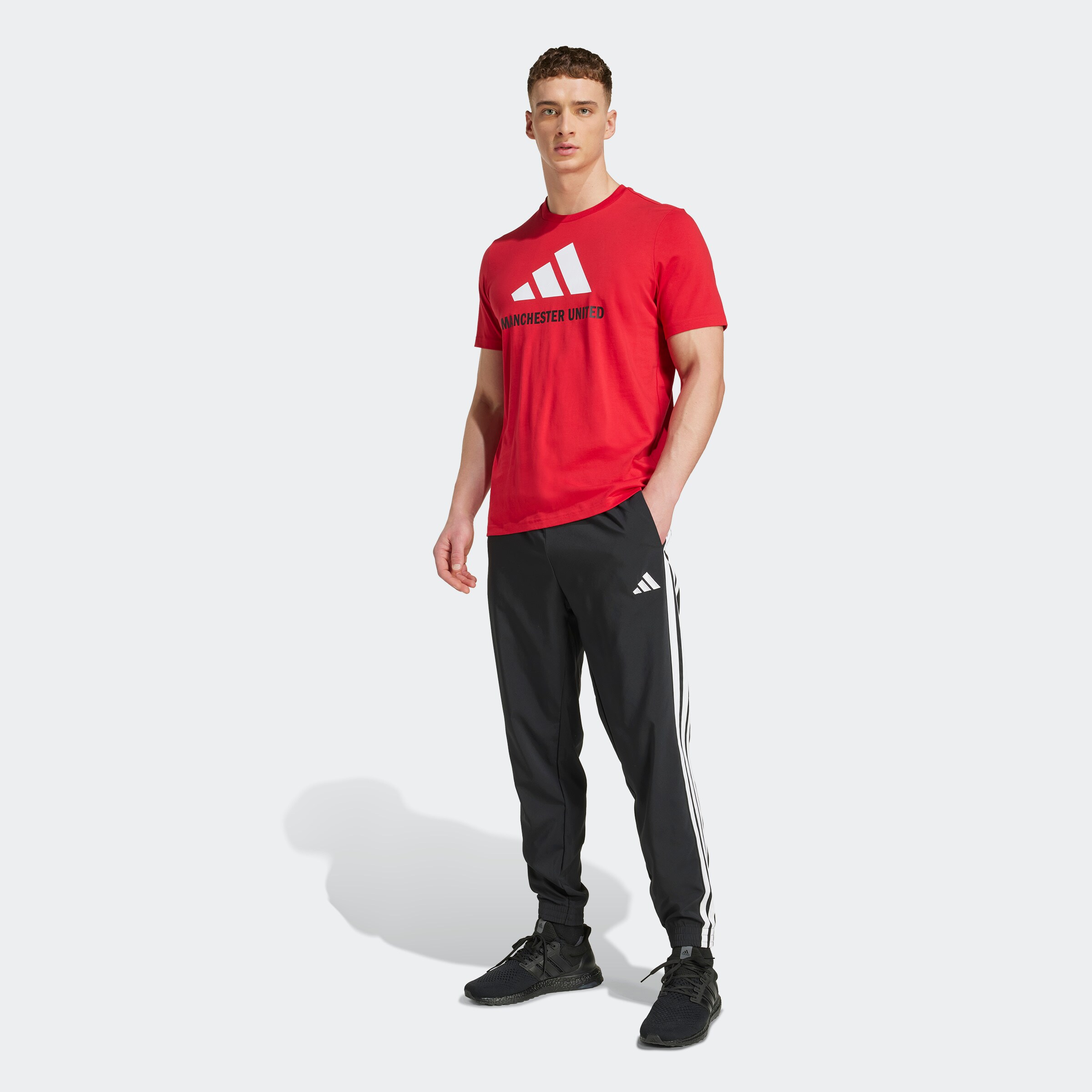 Manchester United x adidas Seasonal Graphic T-Shirt Rouge Détail [3-6]