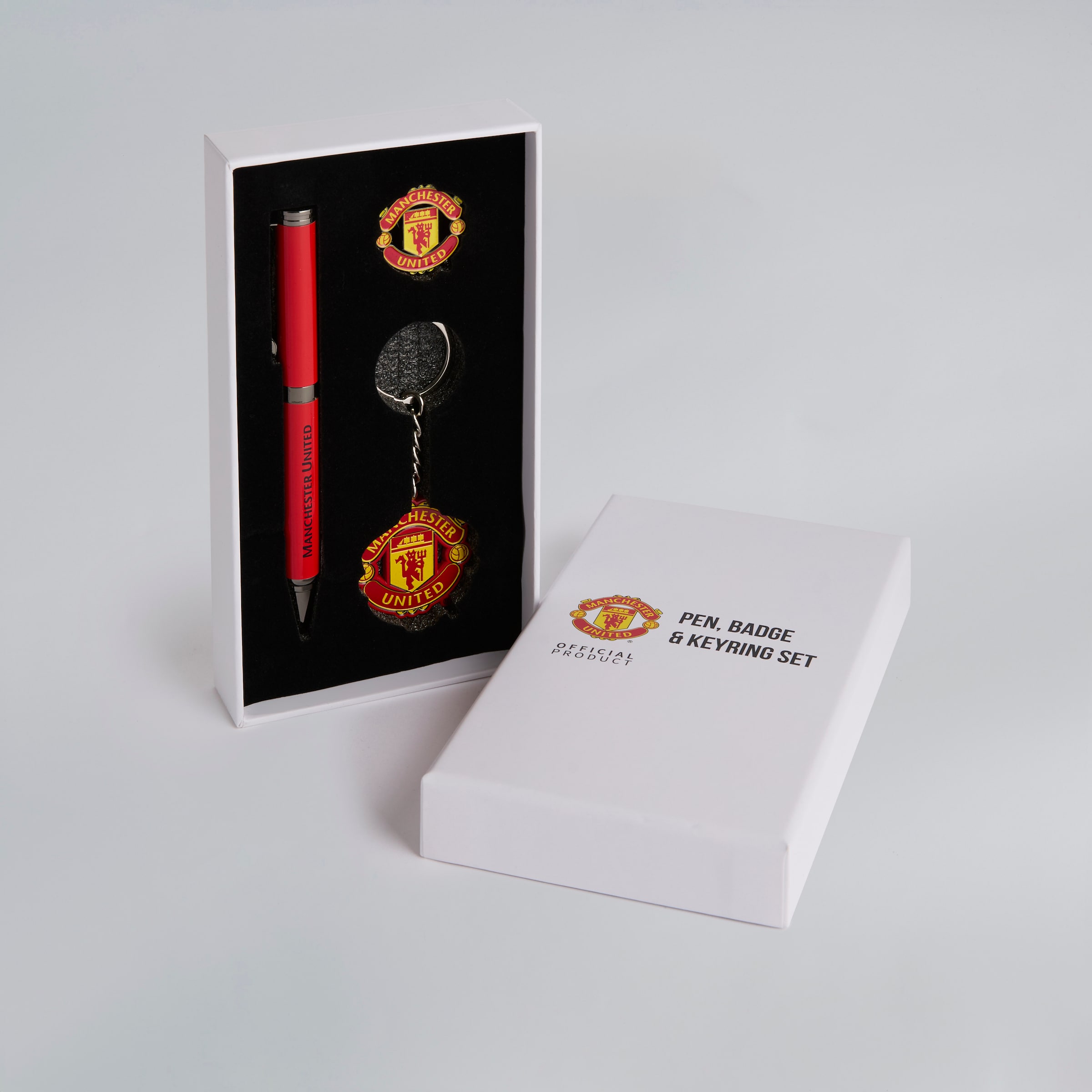 Manchester United Pen, Badge and Keyring Set Red Red