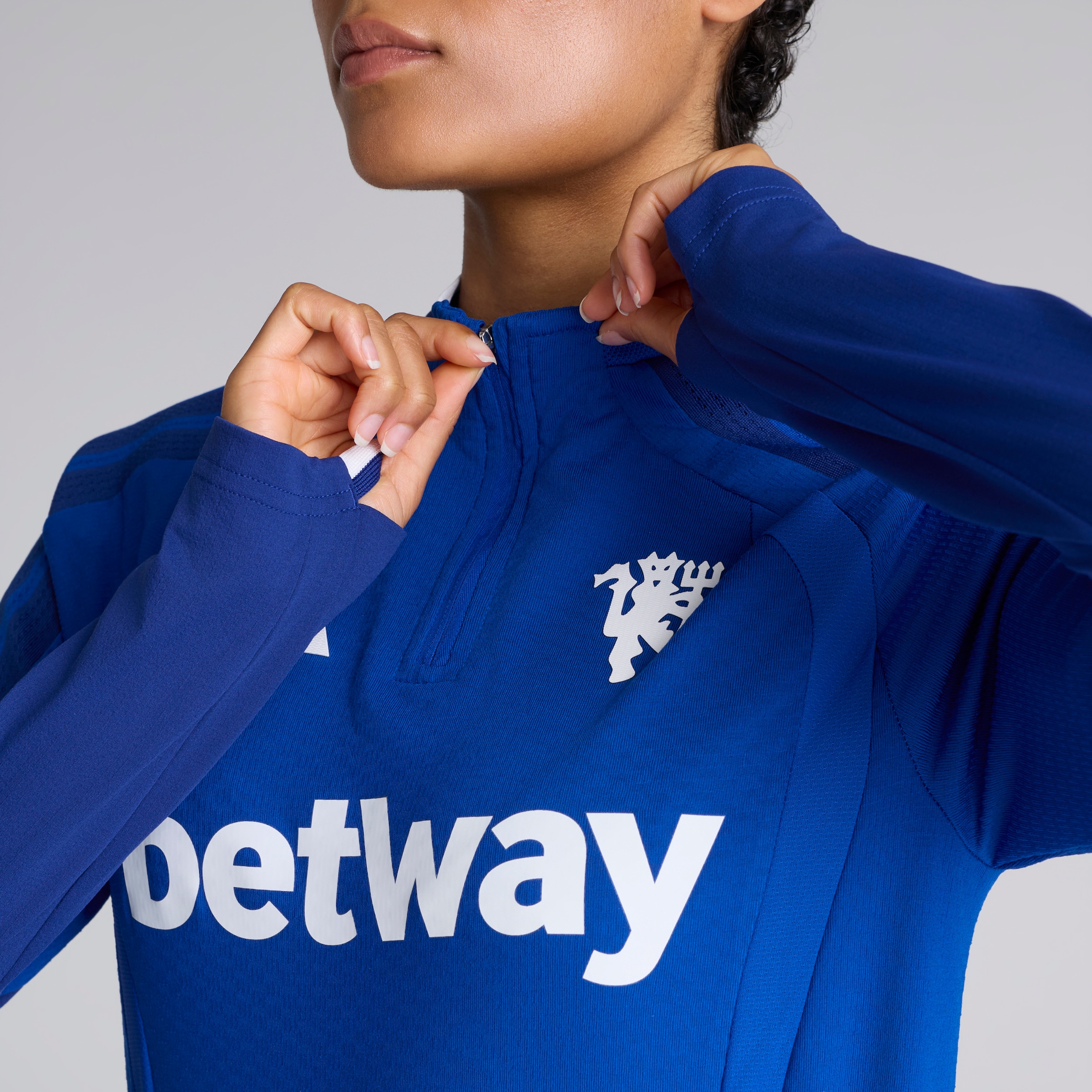 Manchester United Womens 26/27 Cup Training Tiro Authentic Top Blue (Sponsored) Blau Detail [5-5]