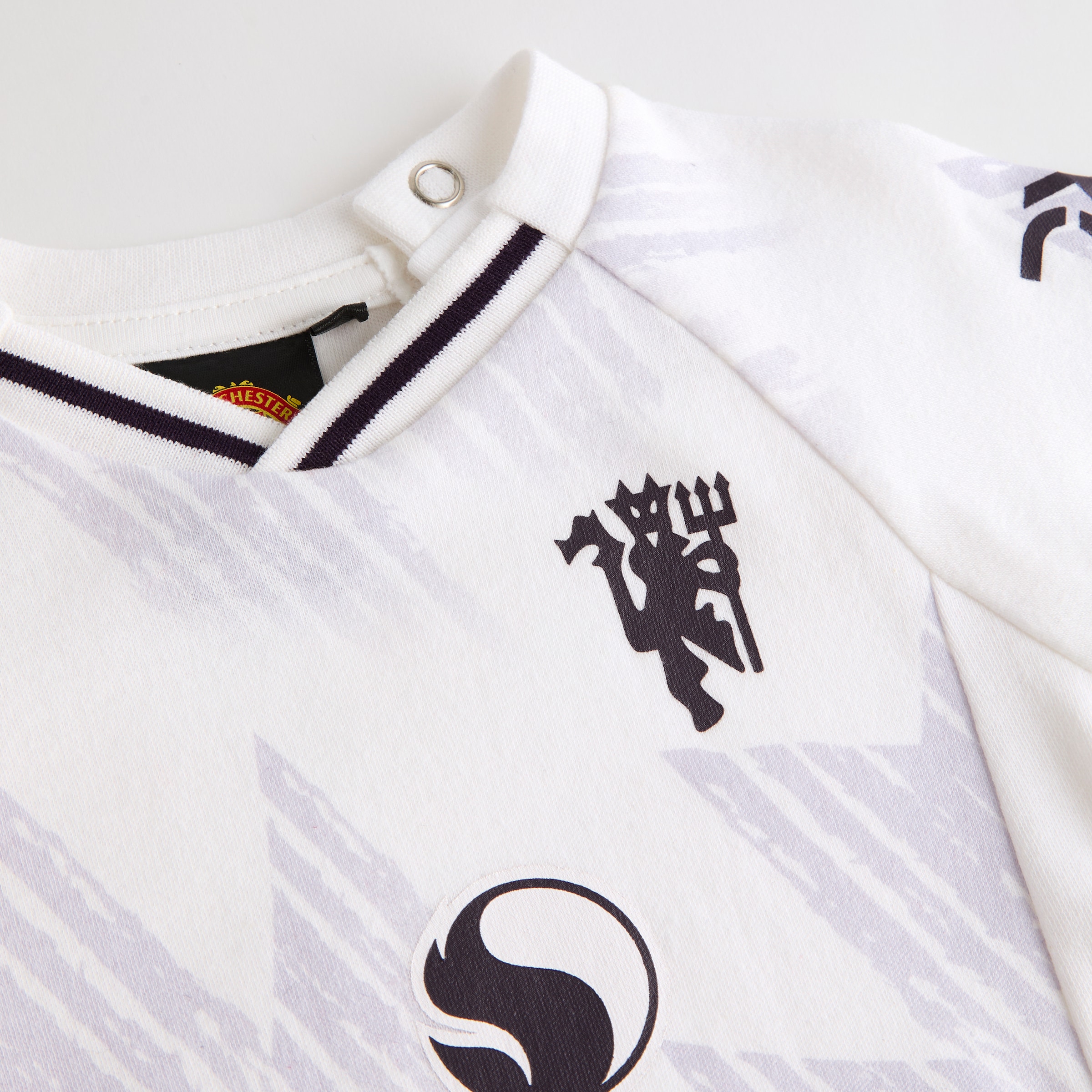 Manchester United Baby Away Sleepsuit Multi 多色 细节 [3-4]