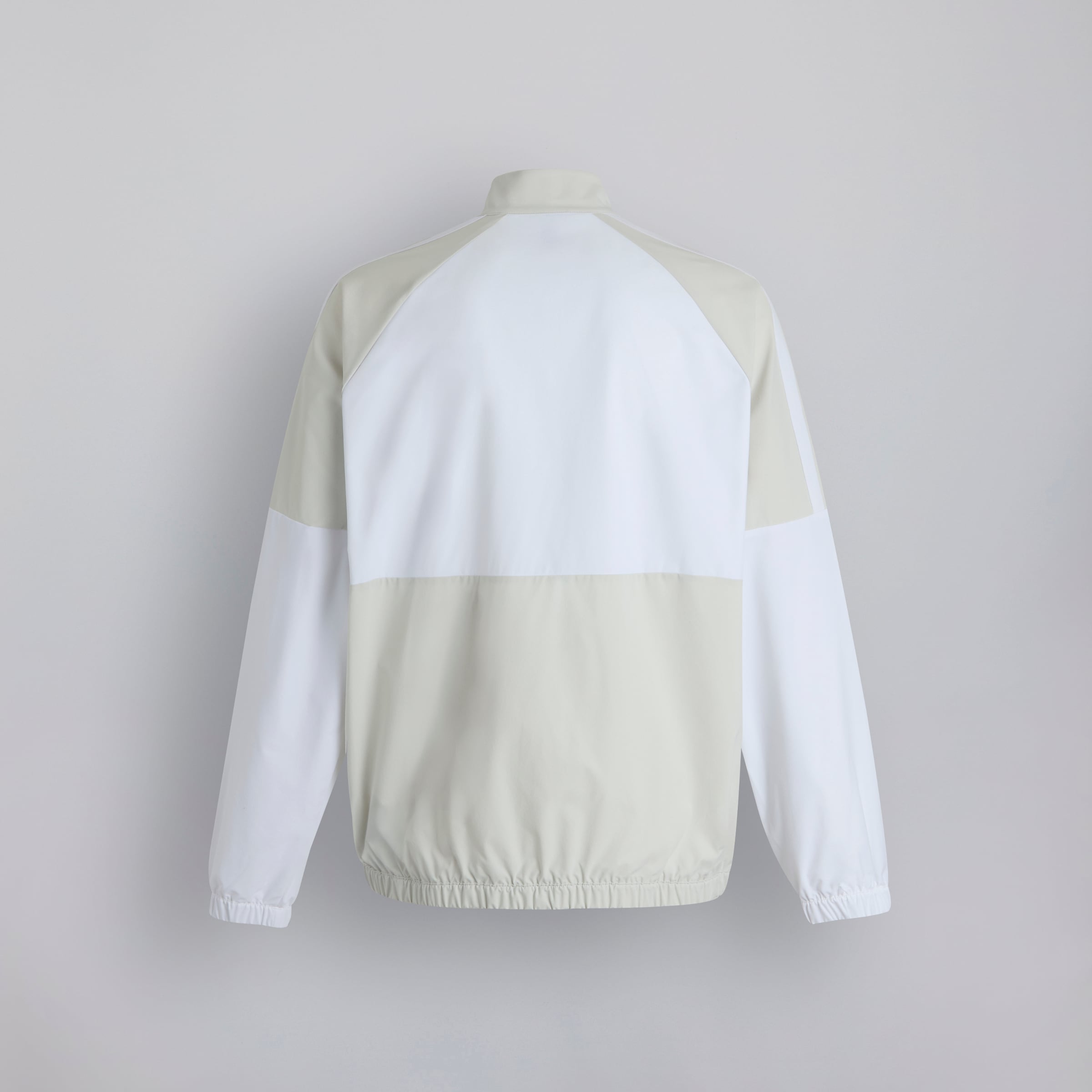 Manchester United x adidas Golf Beyond Windbreaker Grey Grey Detail [2-2]