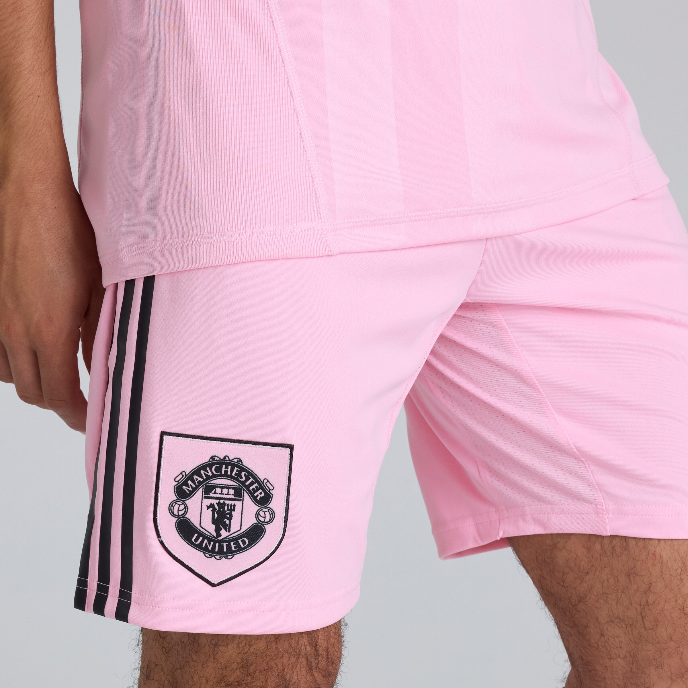 Manchester United 25/26 Third Mens Goalkeeper Shorts Pink Pink Detail [4-6]