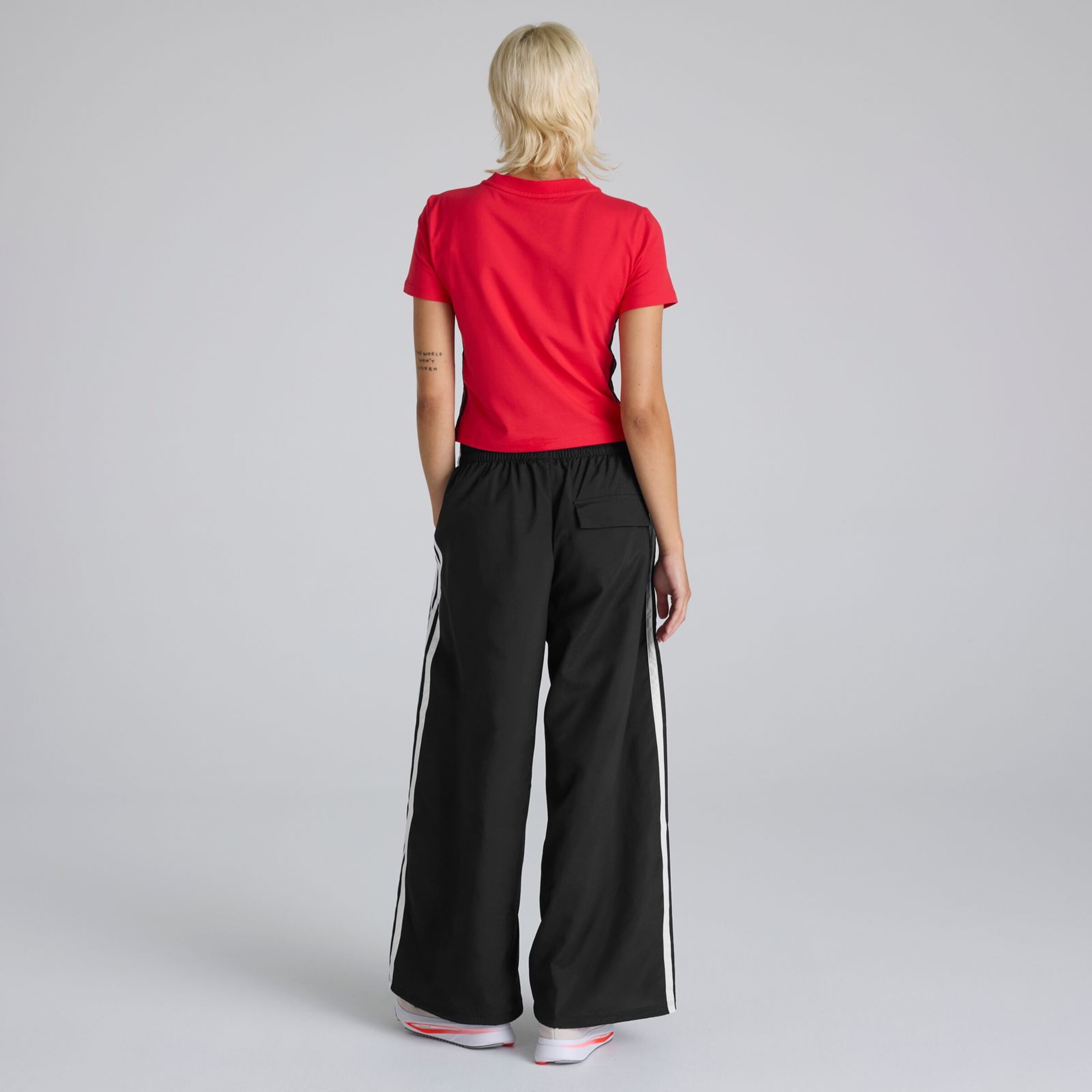 Manchester United x adidas Womens Essentials 3-Stripes Parachute Pants Black Black Detail [2-6]