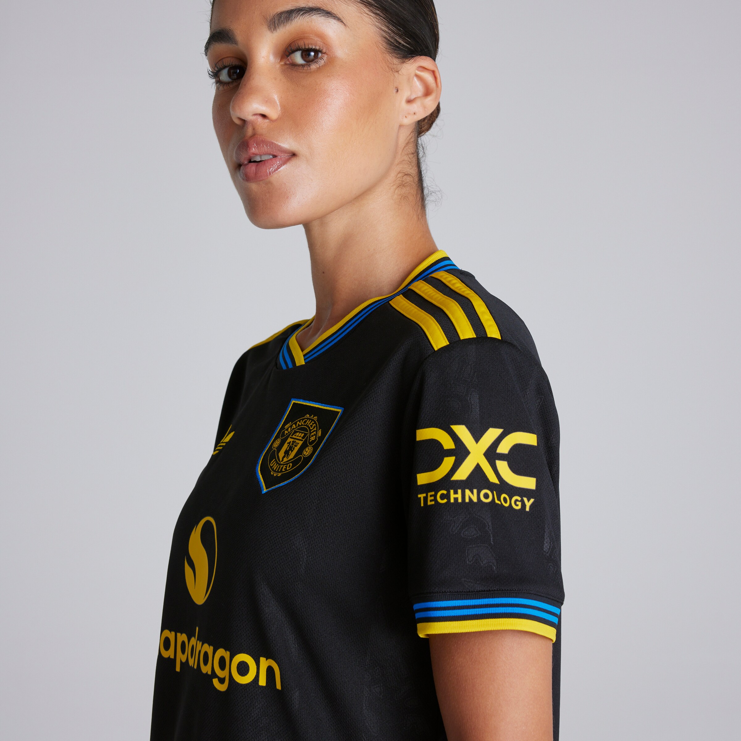 Manchester United 25/26 Womens Third Jersey Negro Detalle [5-5]