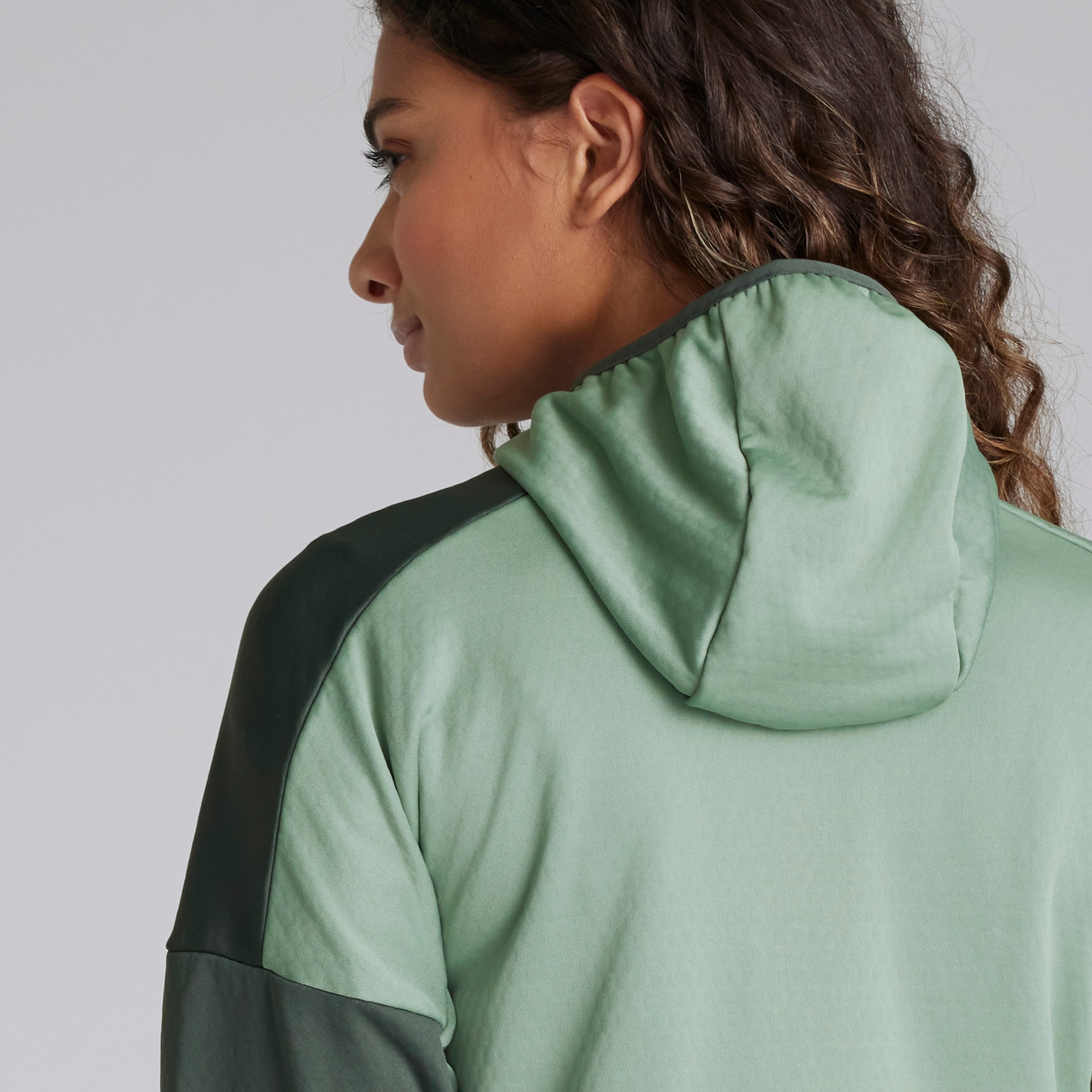 Manchester United x adidas Womens Terrex Xperior Light Fleece Hooded Jacket Green Green Detail [5-5]