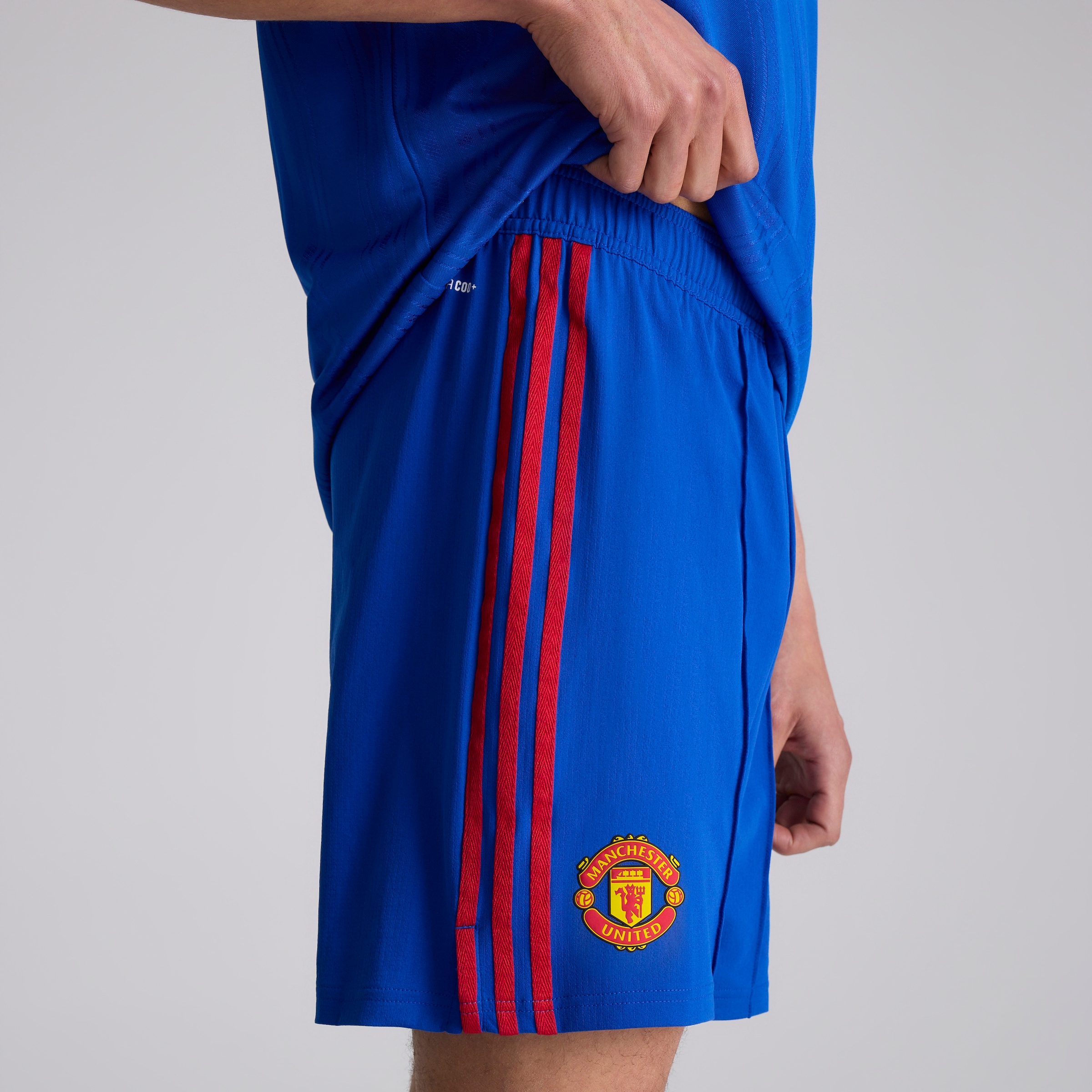 Manchester United 26/27 Away Authentic Shorts Blue Bleu Détail [4-5]