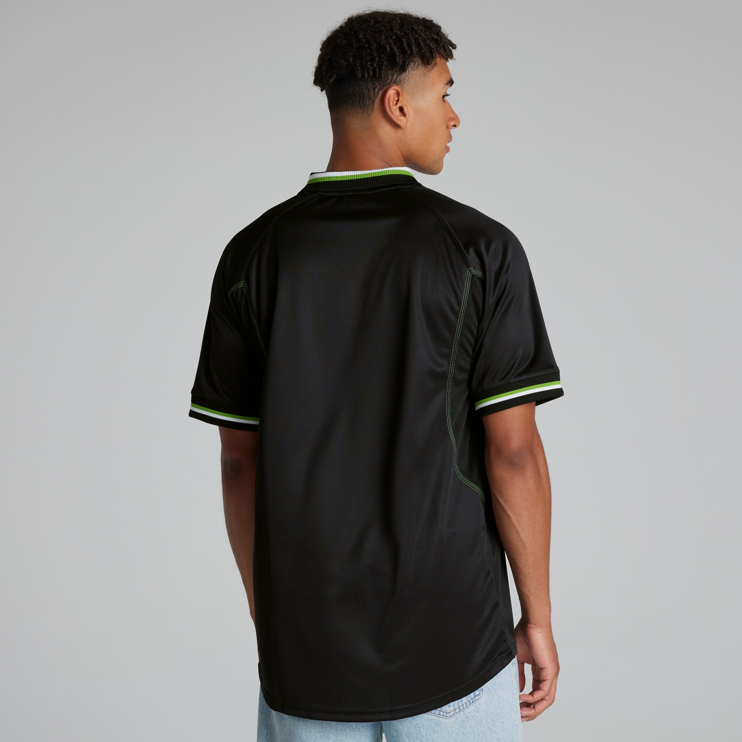 Manchester United 1998-99 Third Shirt Black Noir Détail [2-5]