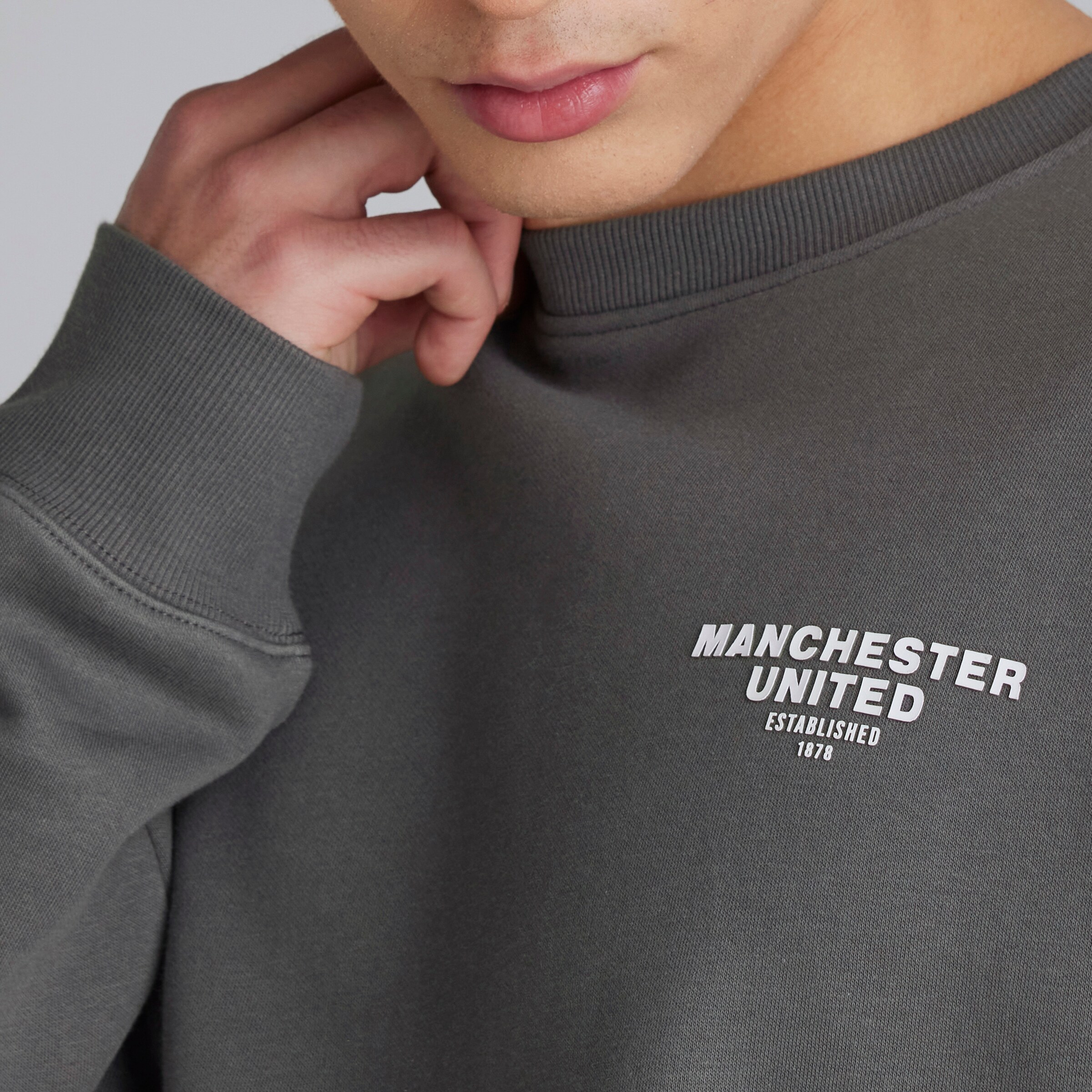 Manchester United Mens Back Print Sweatshirt Slate Grey Detail [4-6]