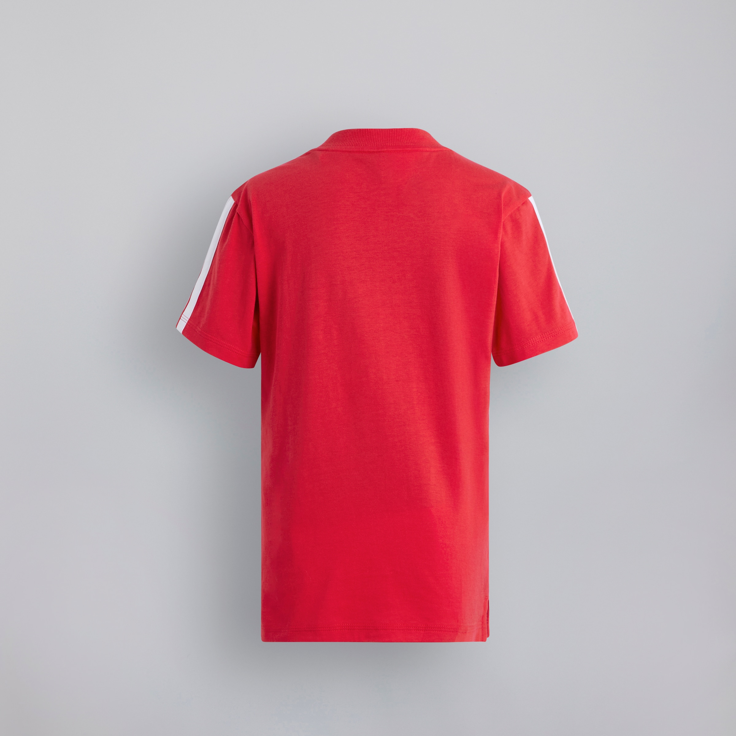 Manchester United x adidas Kids Essentials Tiberio 3-Stripes T-Shirt Red Rouge Détail [2-2]