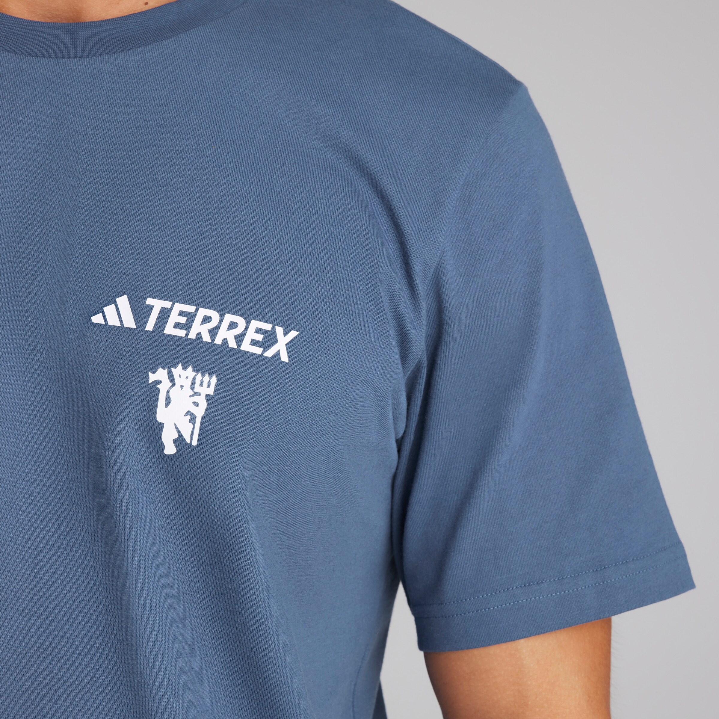 Manchester United x adidas Mens Terrex Graphic T-Shirt Blue Blue Detail [4-5]