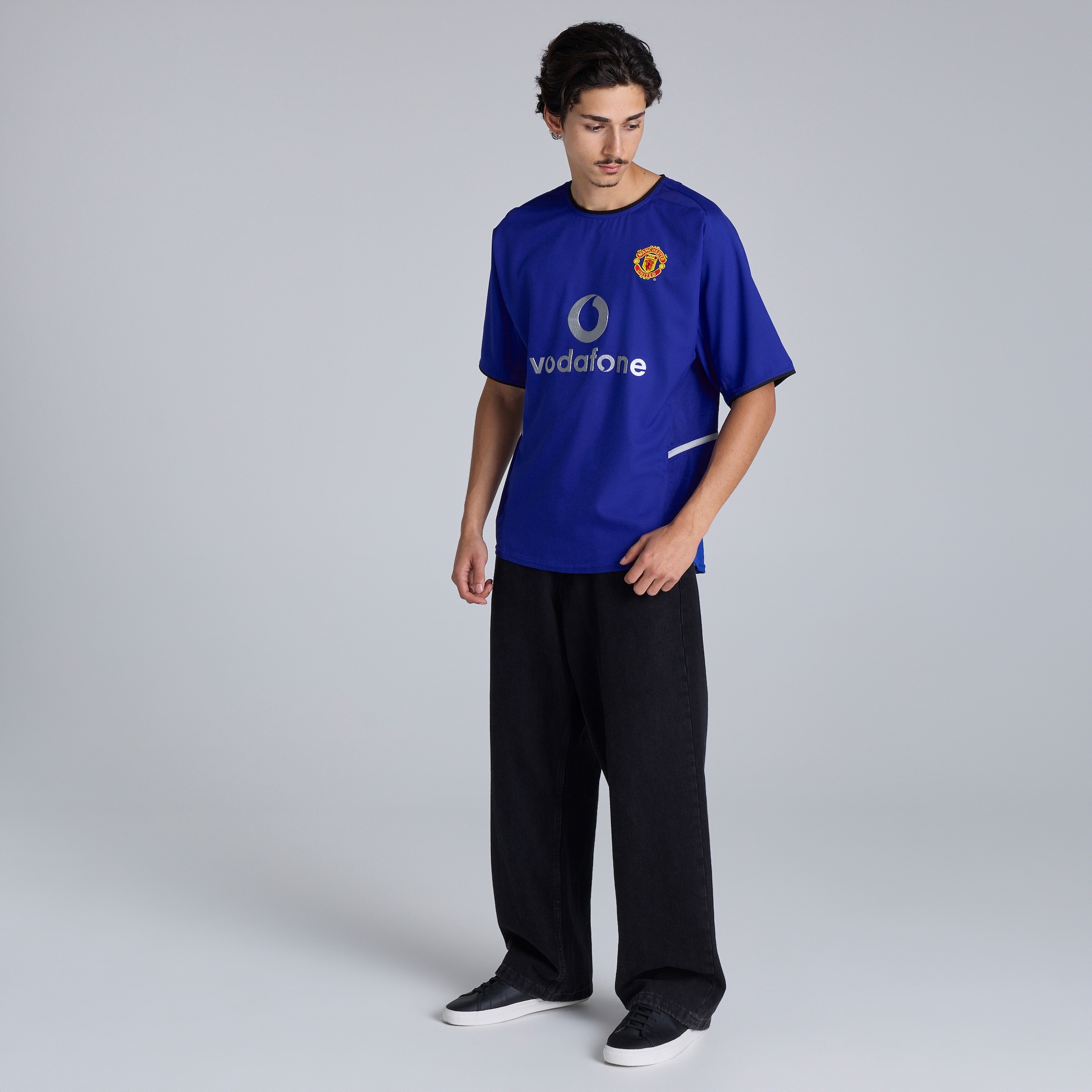Manchester United Retro 2002-03 Third Shirt V. Nistelrooy Printing Blue Blue Detail [3-4]