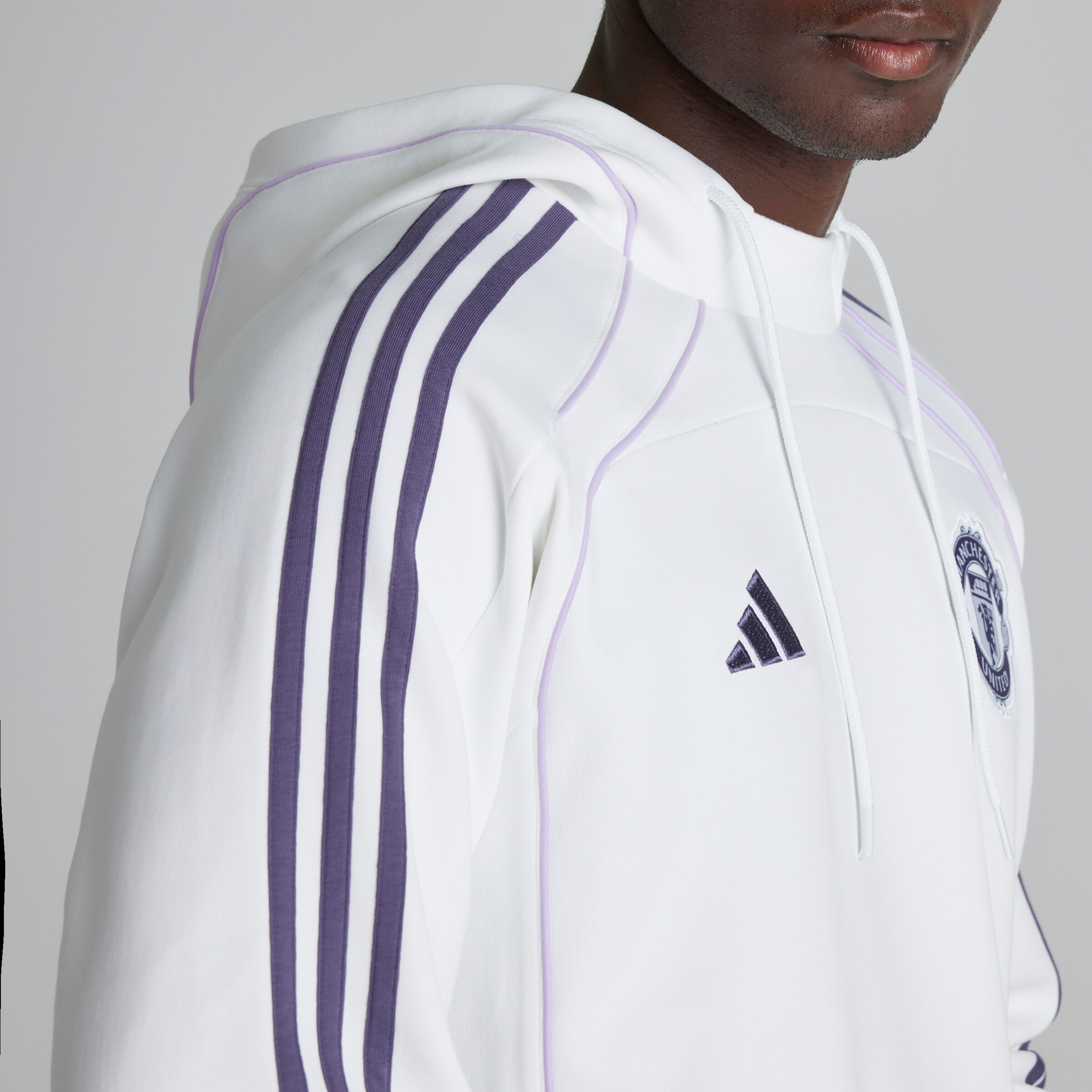 Manchester United x adidas Urban Purist Hoodie White Blanc Détail [4-6]