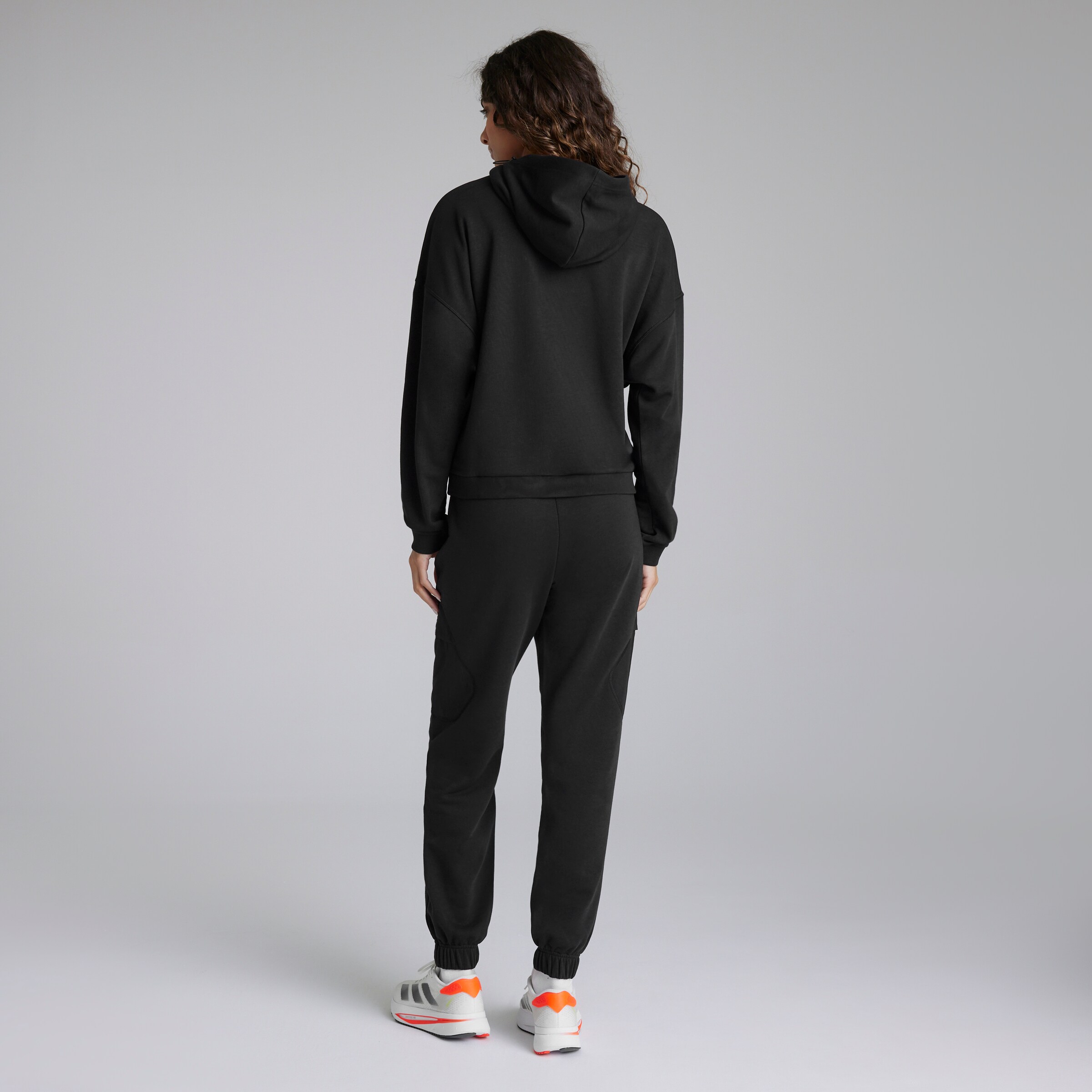 Manchester United x adidas Womens City Escape Cargo Pant Black Black Detail [2-5]