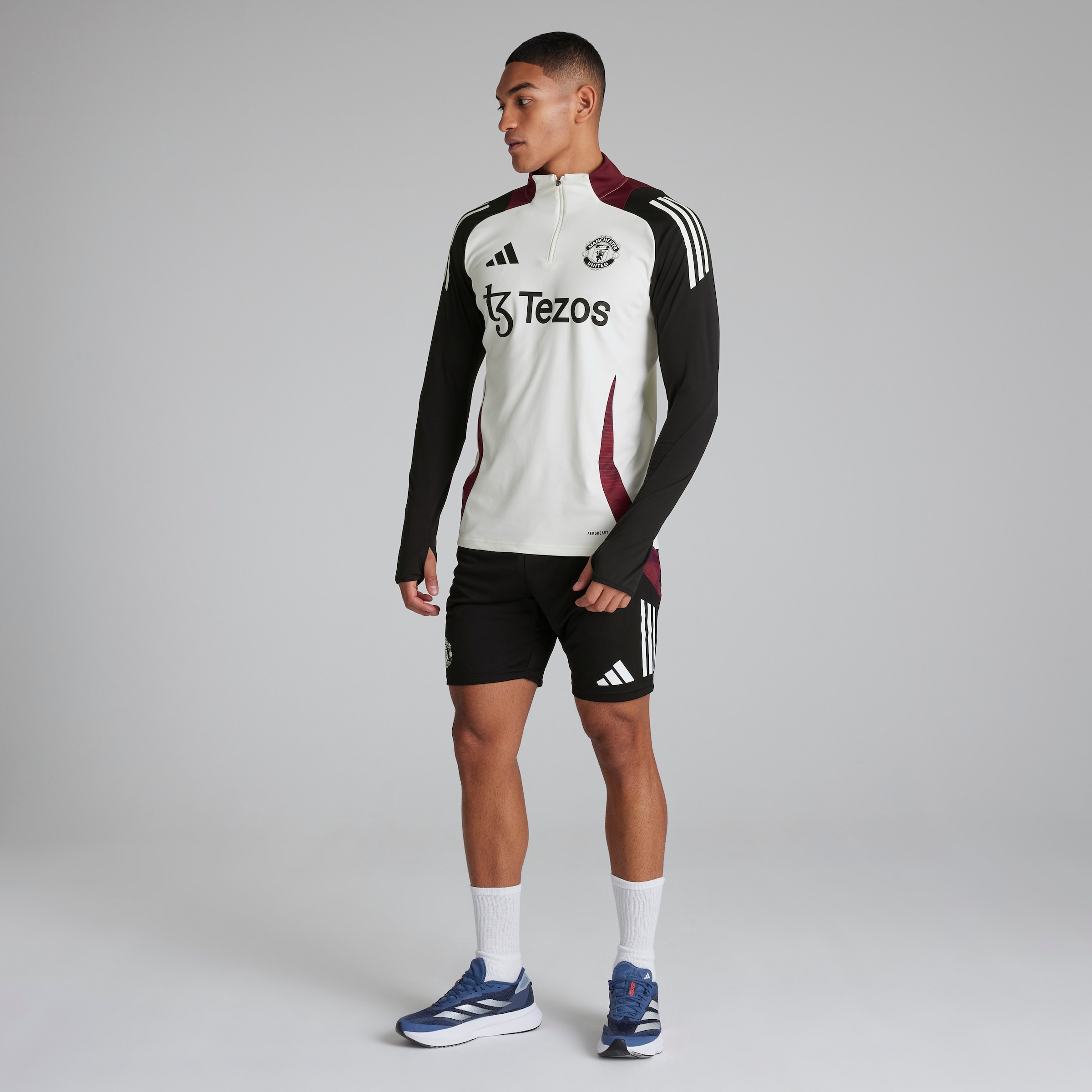 Manchester United Mens Training Tiro 24 Shorts Black Noir Détail [3-5]